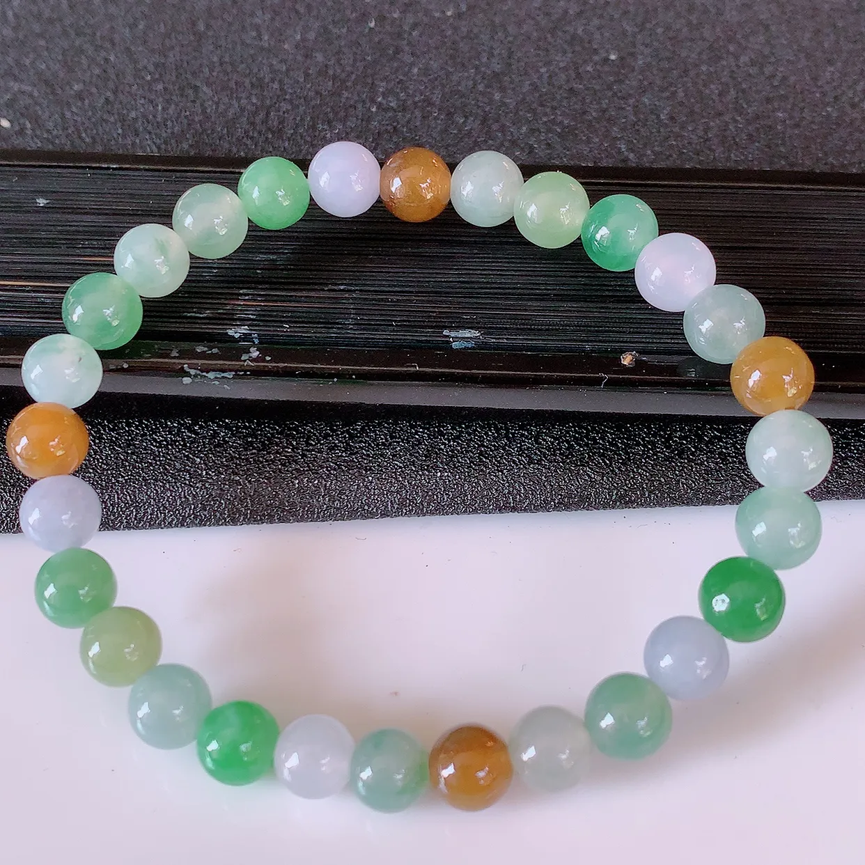 自然光实拍，冰多宝翡翠手链，多彩翡翠手串，颜色丰富，料子细腻，高档大气，自戴送礼佳品！#46.2取一尺寸6.8