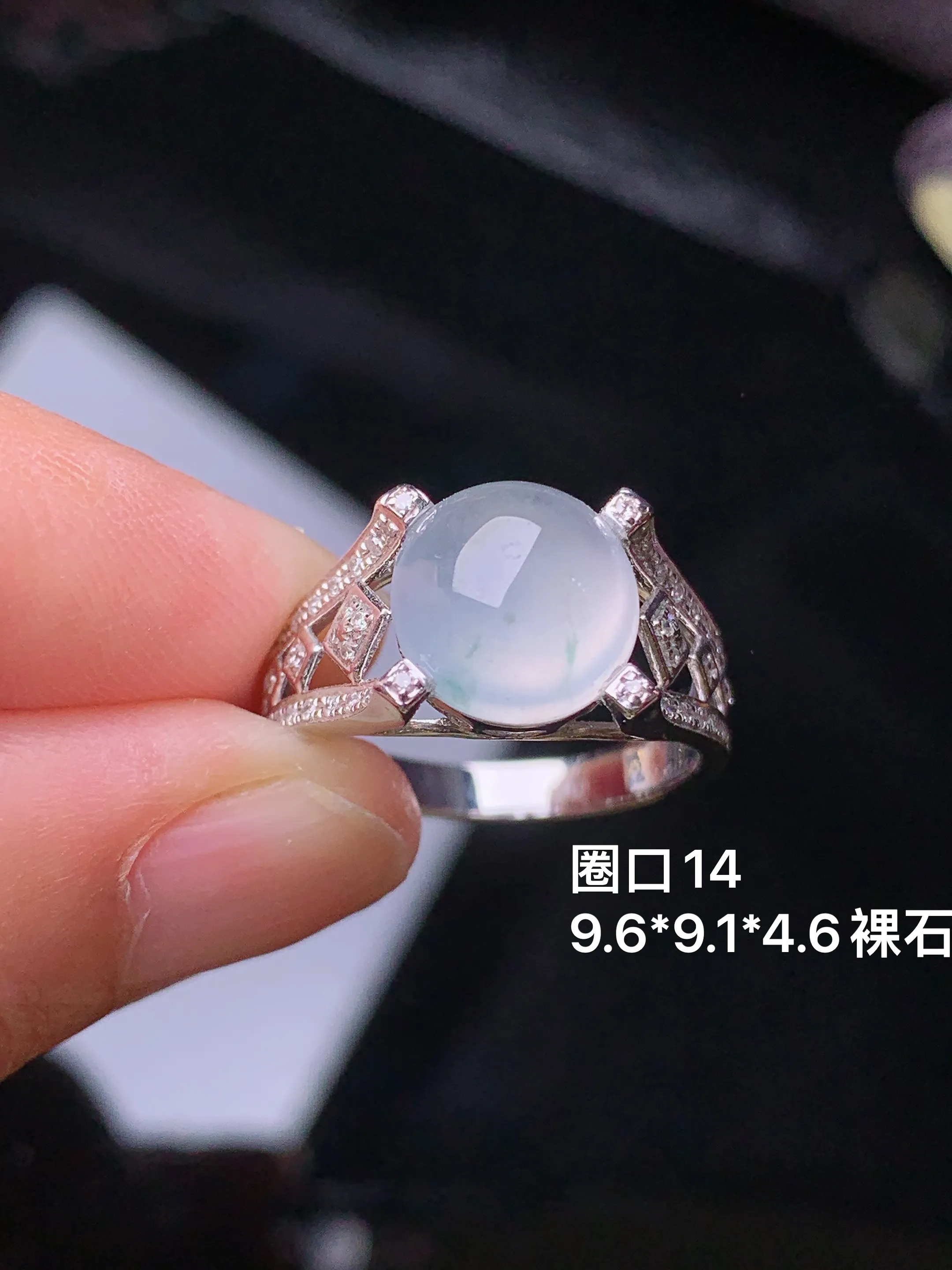 18k金钻镶嵌冰种蛋面戒指 玉质细腻 色泽艳丽清新 圈口14 裸石尺寸9.6*9.1*4.6