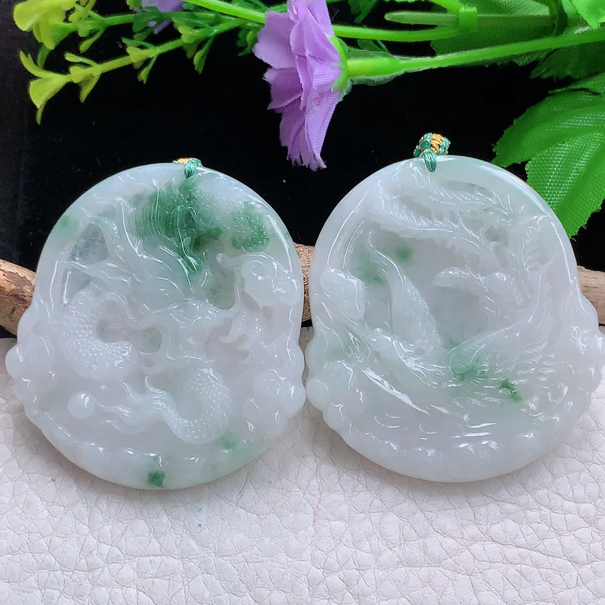 yn实拍53*48.8*5.2缅甸翡翠精雕飘花龙凤牌一对 龙凤呈祥玉项坠 玉挂件