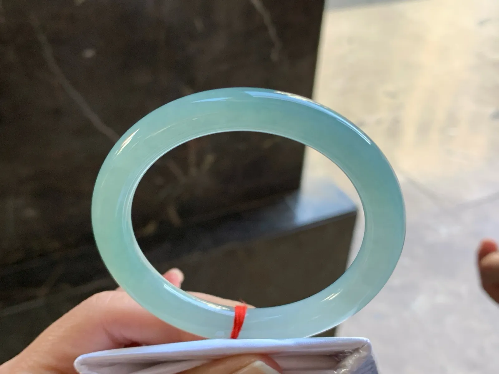 57-9.5

冰蓝圆条手镯^_^清新