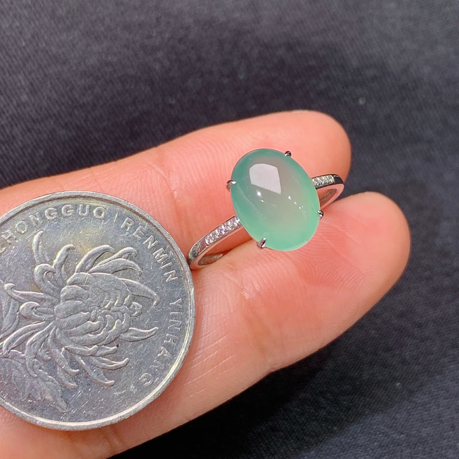 冰晴底蛋面戒指，18k金镶嵌，简约时尚，冰润细腻，种水足，By1 尺寸10.3*7.9*3.3 圈口14