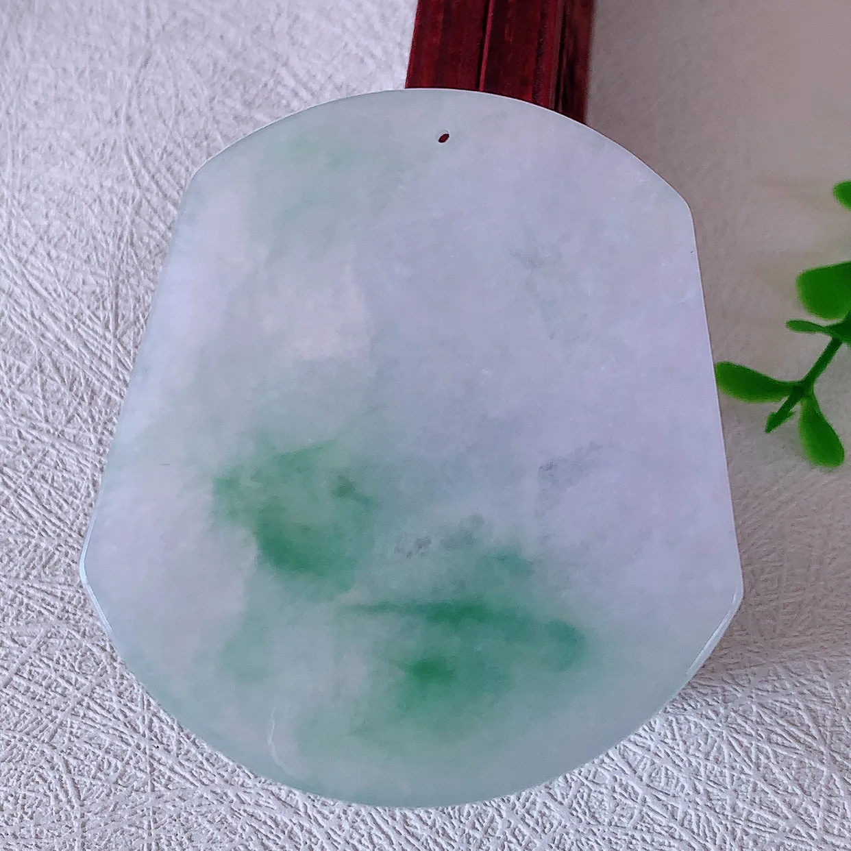 自然光实拍，冰润飘花生肖马上有钱翡翠吊坠，种老水足，雕工精湛 ，寓意美好，佩戴时尚出众！#46.2