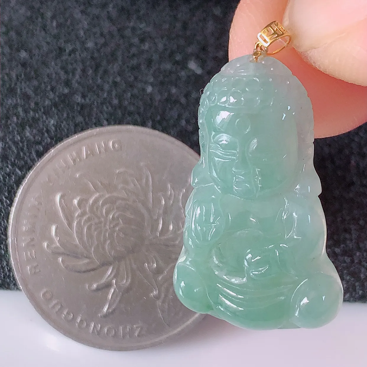 18K金镶嵌冰润淡绿翡翠保平安宝宝佛吊坠，一生平安，玉质莹润，佩戴佳品，#49.4
