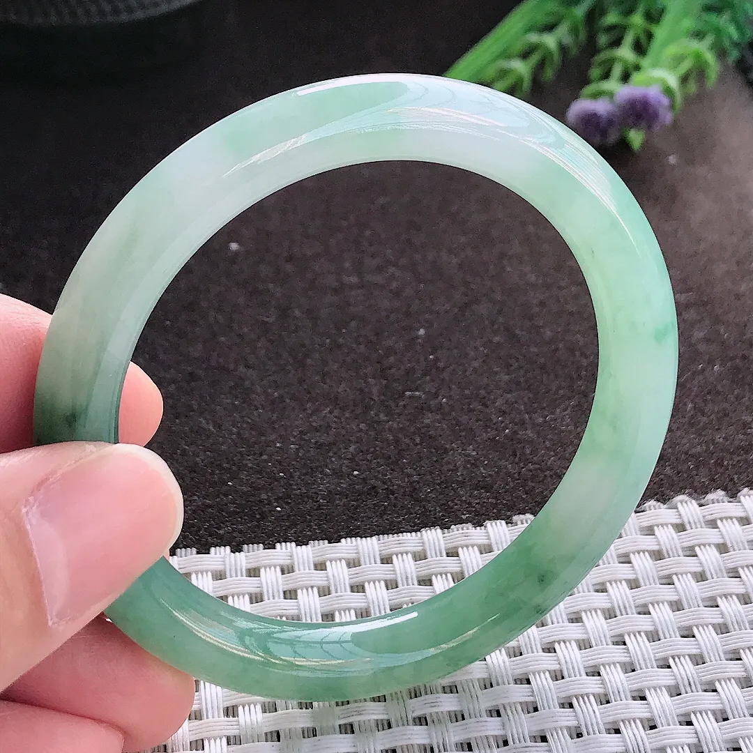 实拍A货翡翠53.5/8.6/8.5老坑冰胶水灵冰飘花圆条手镯翡翠玉镯手环