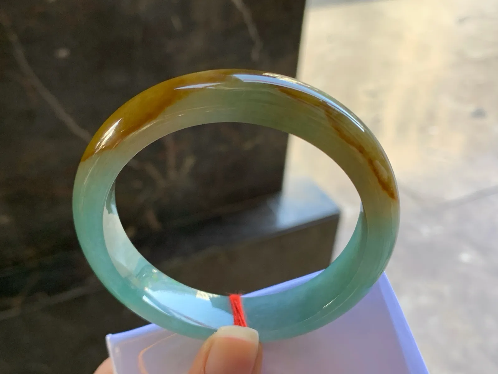 57-13.3-8.3

黄翡手镯^_^颜色鲜艳 玉质温润