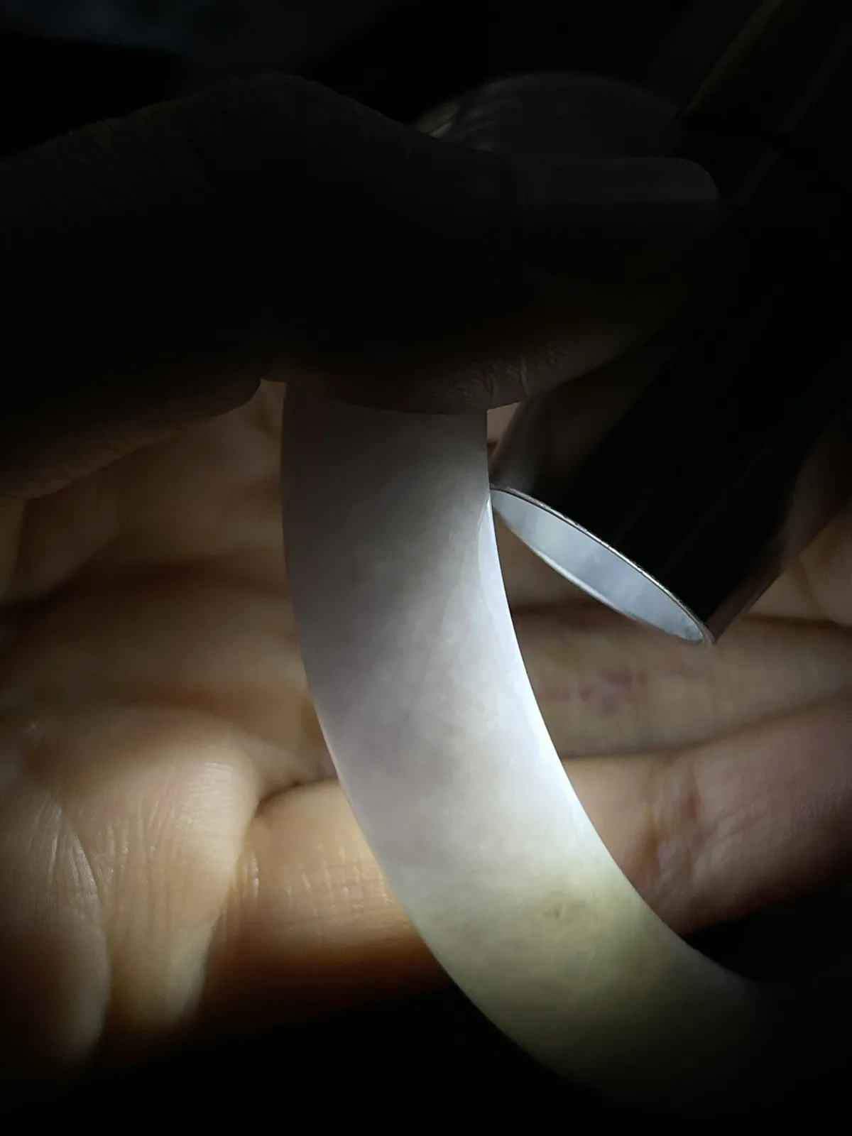 正圈56.7圈口，翡翠糯化种淡紫色手镯