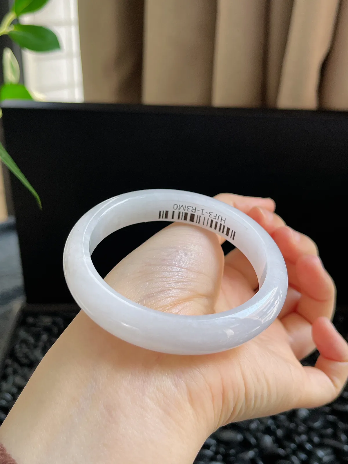 正圈56.1圈口，翡翠糯化种白色手镯