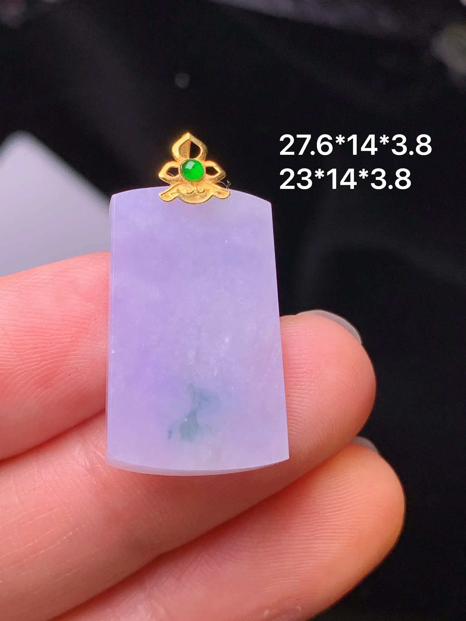 18k金镶嵌紫罗兰无事牌吊坠 玉质细腻 色泽清新艳丽 整体尺寸27.6*14*3.8