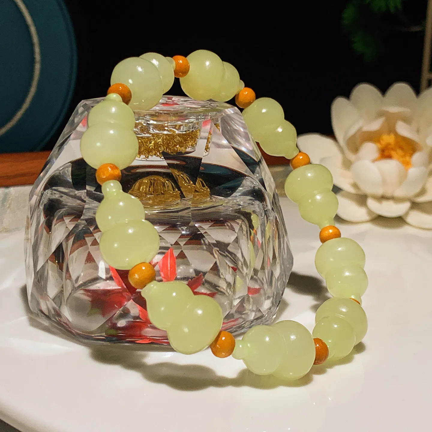 新疆和田玉若羌黄口料福禄葫芦手串。单颗尺寸17/12！玉质细腻油润。手推出油。佩戴高端典雅。lt250105