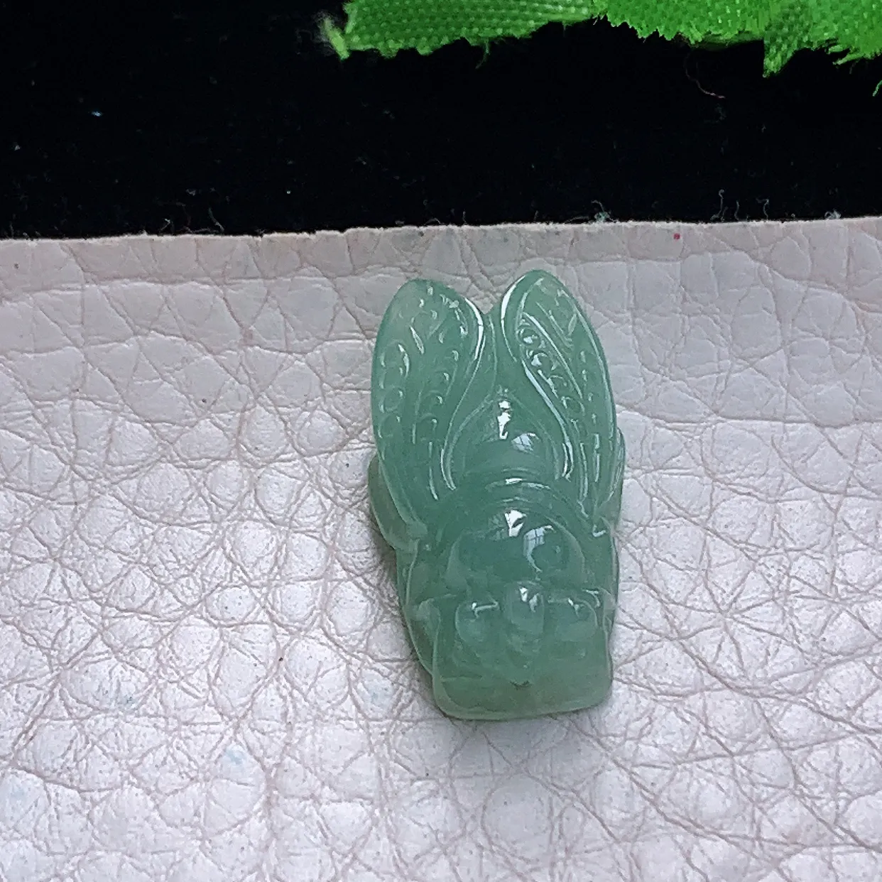 ajj实拍25*13*7.3缅甸翡翠精雕冰晴一鸣惊人 蝉玉项坠 玉挂件