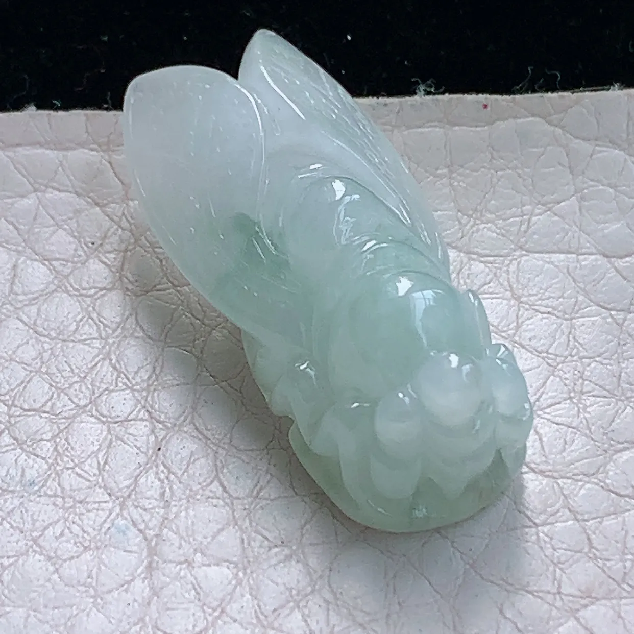 ajj实拍35.2*16.6*12.8缅甸翡翠精雕浅绿飘花一鸣惊人 蝉玉项坠 玉挂件