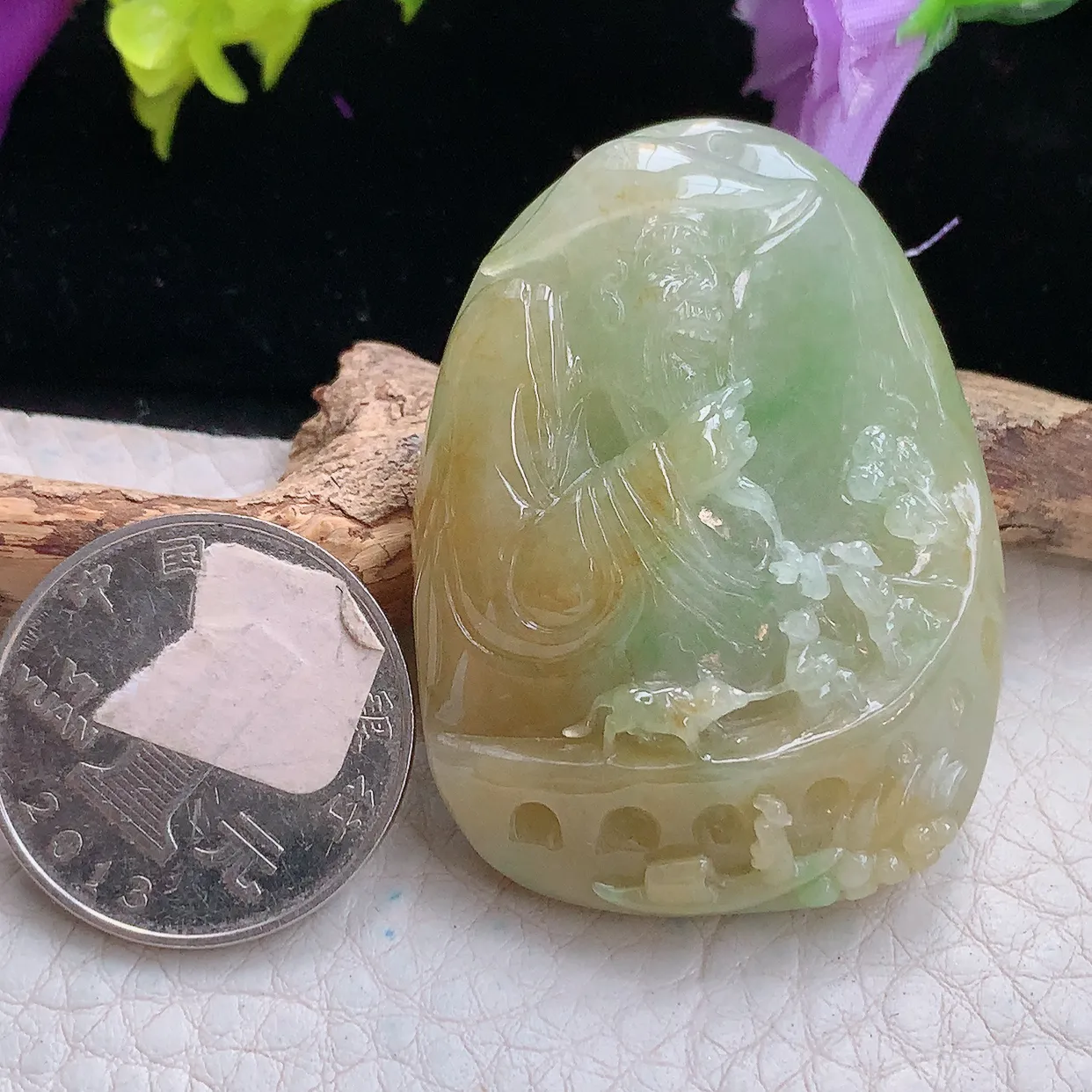 lz实拍46.2*35*13.6缅甸翡翠精雕黄加绿一本万利玉项坠 玉挂件