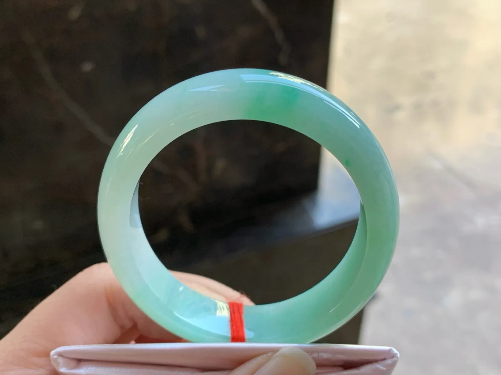 55.8-12.7-7.5 

晴率贵妃手镯^_^清新 正圈53可以带