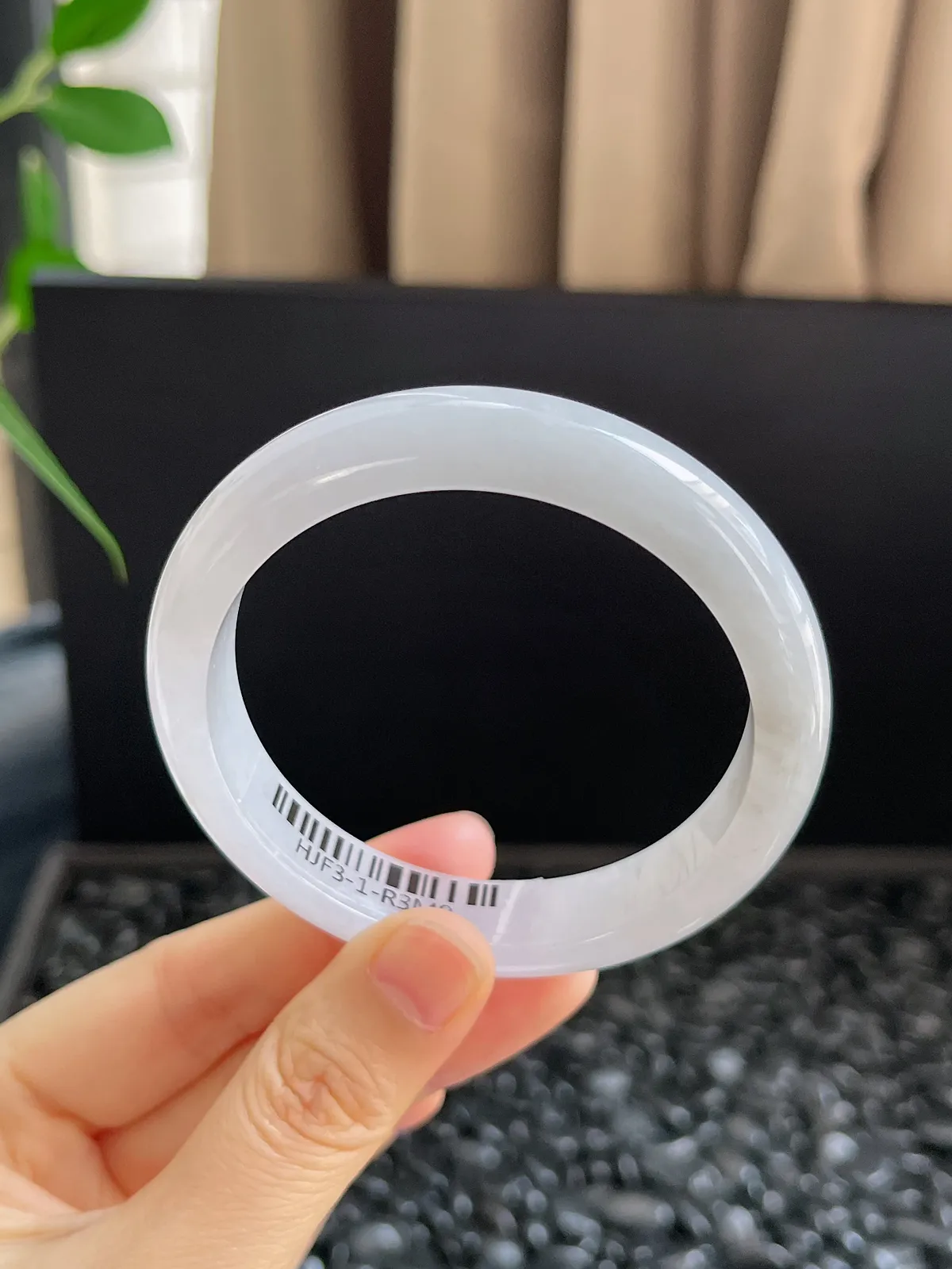 正圈56.1圈口，翡翠糯化种白色手镯