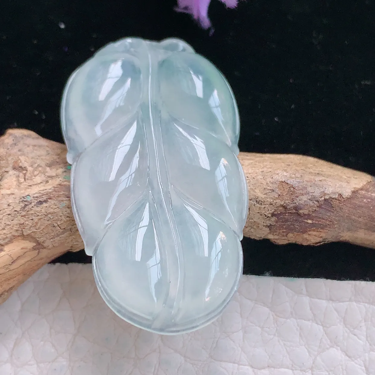 yn实拍41*22.5*4.8缅甸翡翠精雕冰纯金枝玉叶 叶子玉项坠 玉挂件