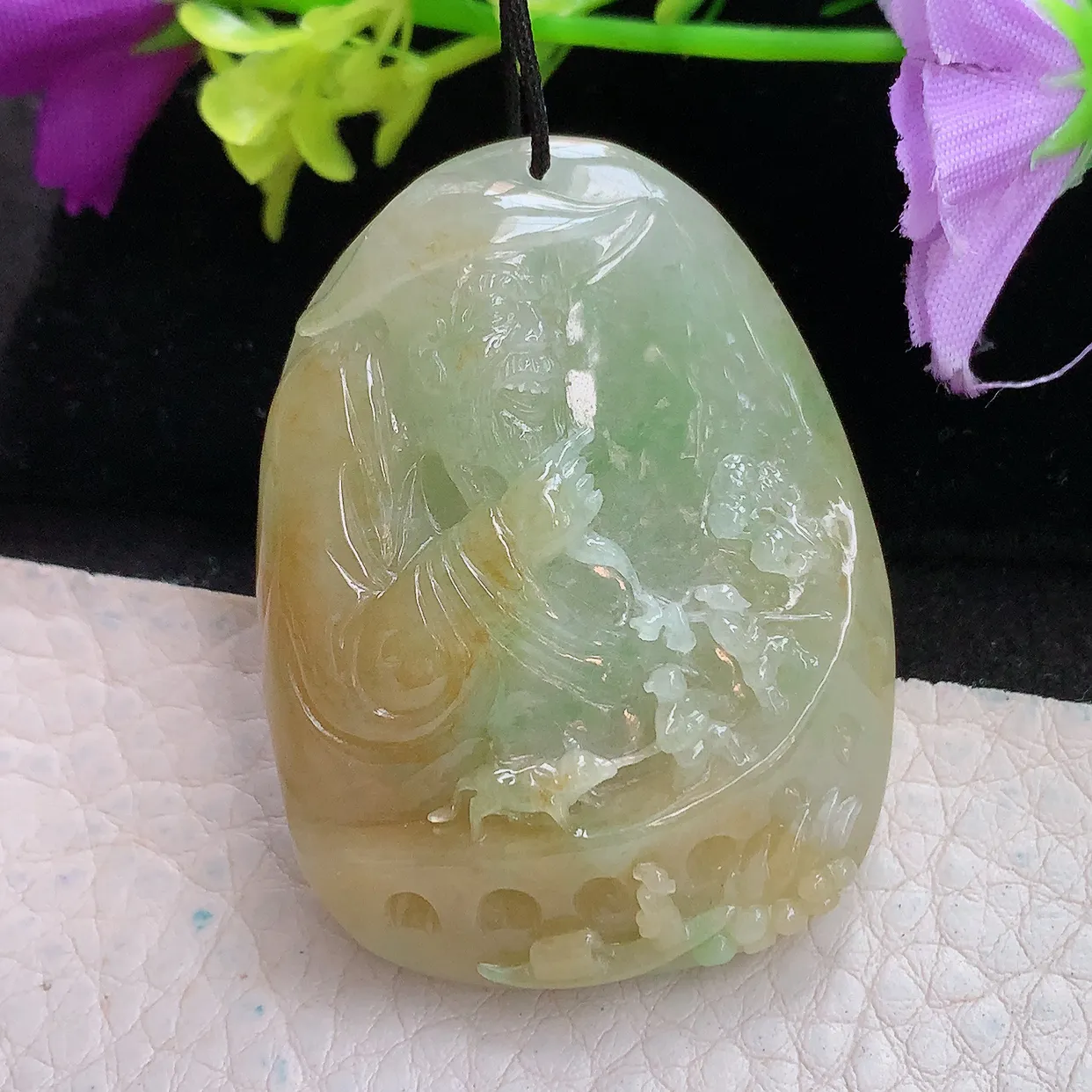 lz实拍46.2*35*13.6缅甸翡翠精雕黄加绿一本万利玉项坠 玉挂件