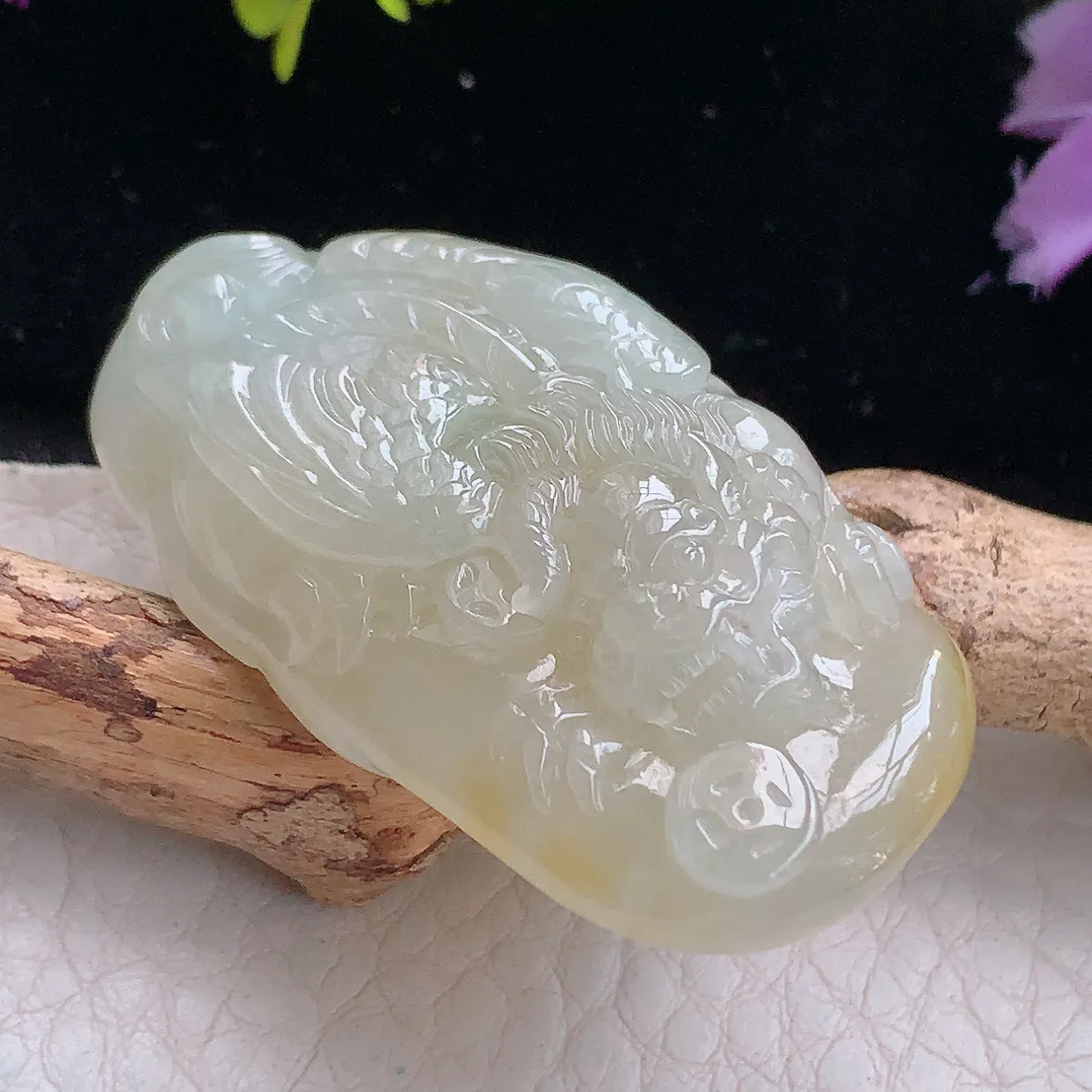 lz实拍43*23.5*10.6缅甸翡翠精雕冰黄下山虎 生肖虎玉项坠 玉挂件