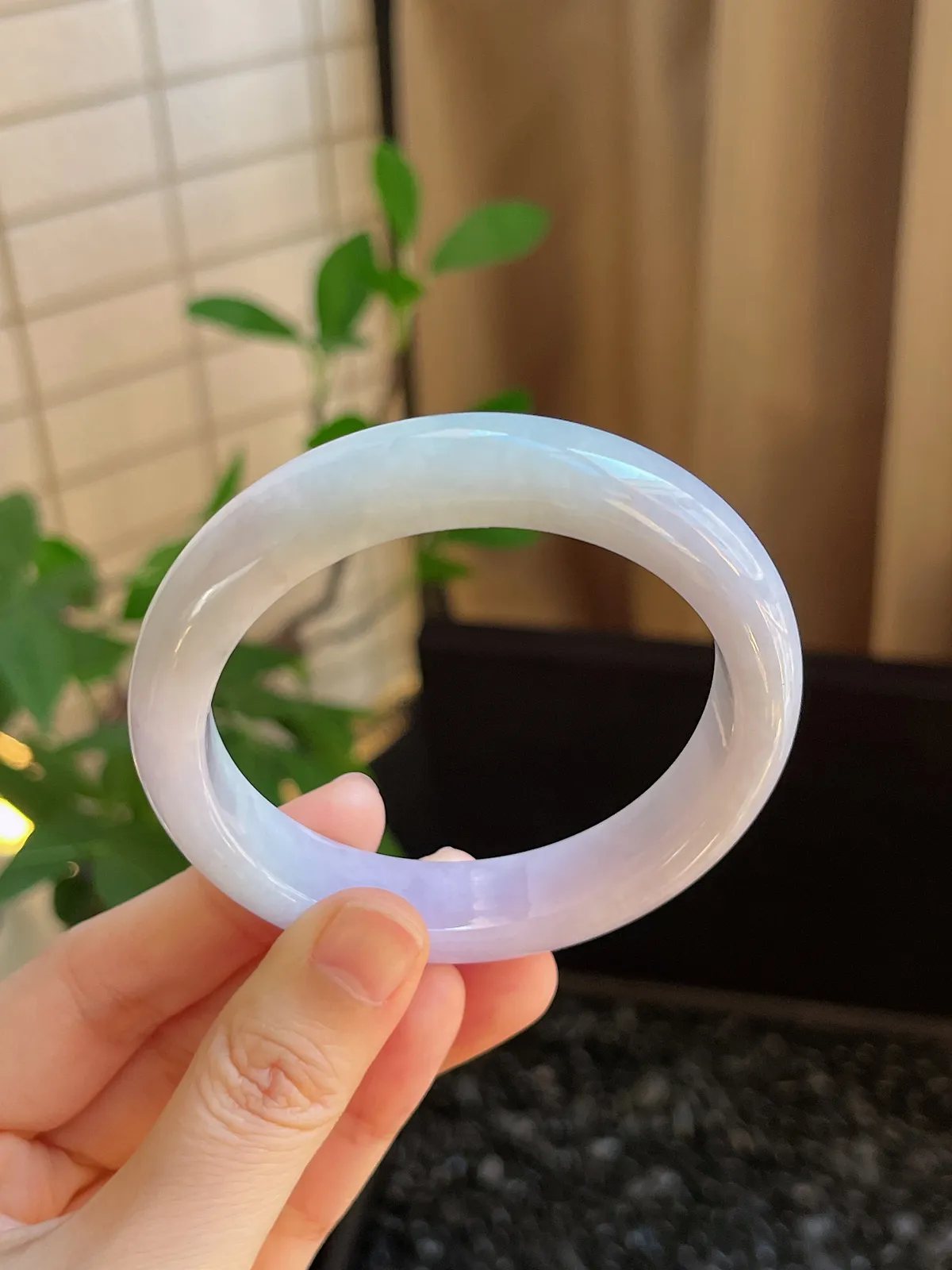 正圈56.7圈口，翡翠糯化种淡紫色手镯