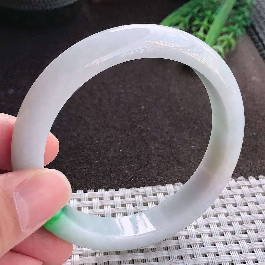 实拍A货翡翠60/12.8/8.5老坑精美温润飘翠阳绿手镯宽边玉镯手环