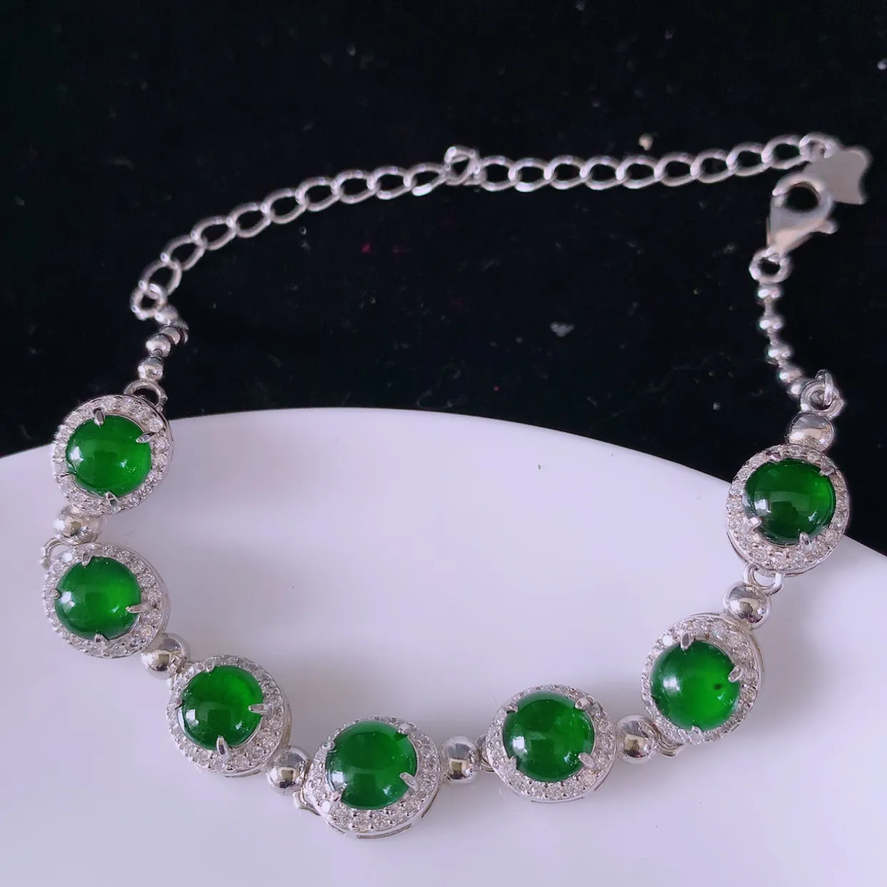 冰透满绿翡翠925银镶嵌手链，自然光实拍，翠色灵动，颜色漂亮，种老水足，品相佳，佩戴佳品！#97.4