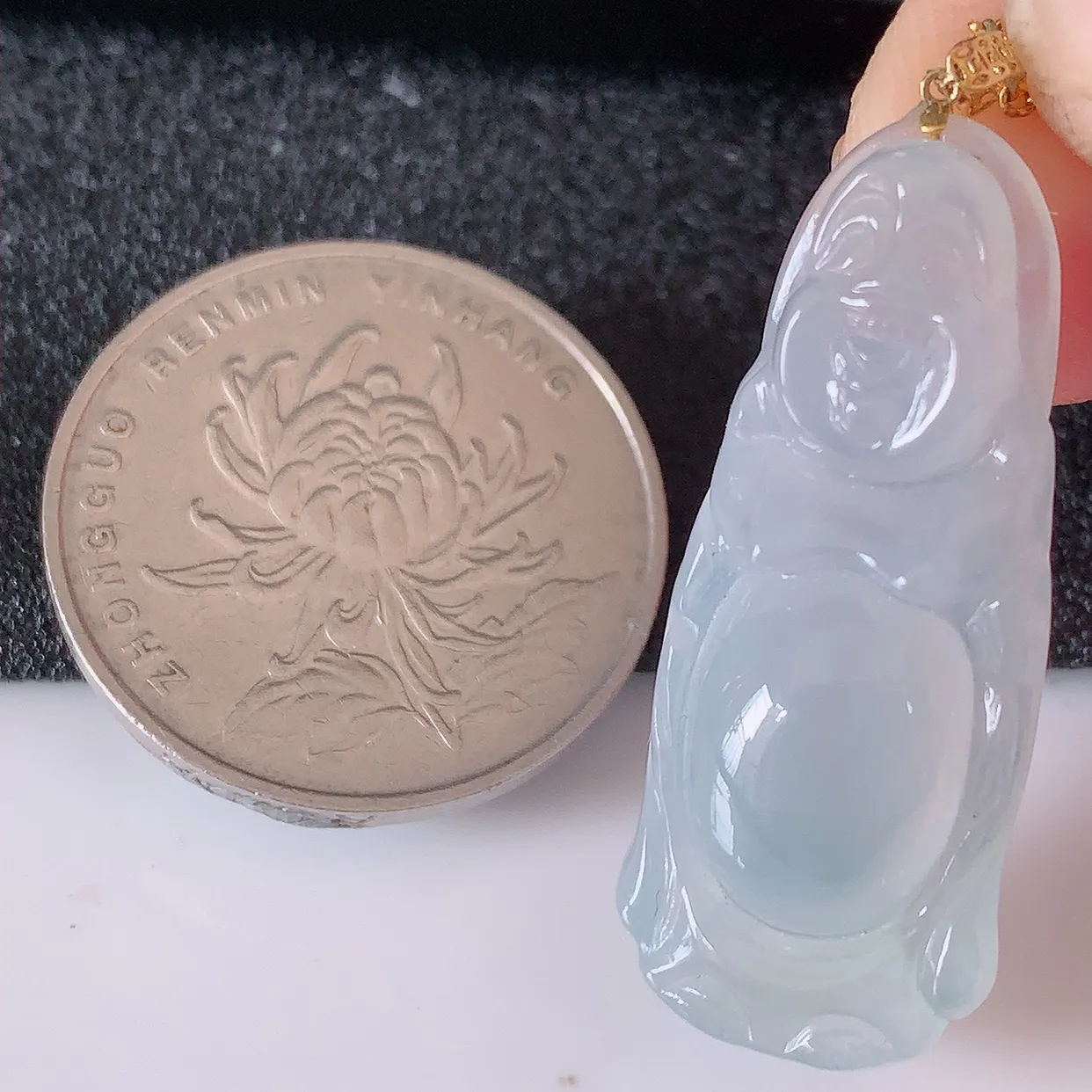 18K金镶嵌冰种翡翠站佛公吊坠，玉笑佛种老水足，雕工精湛 ，寓意美好，佩戴时尚出众！#1.4