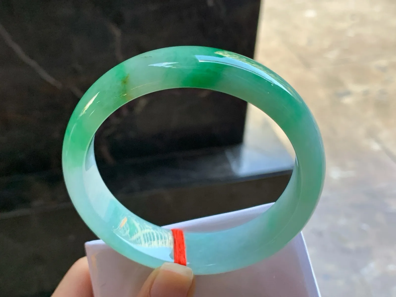 63-17-8.5

辣绿色大圈手镯^_^颜色鲜艳 宽版