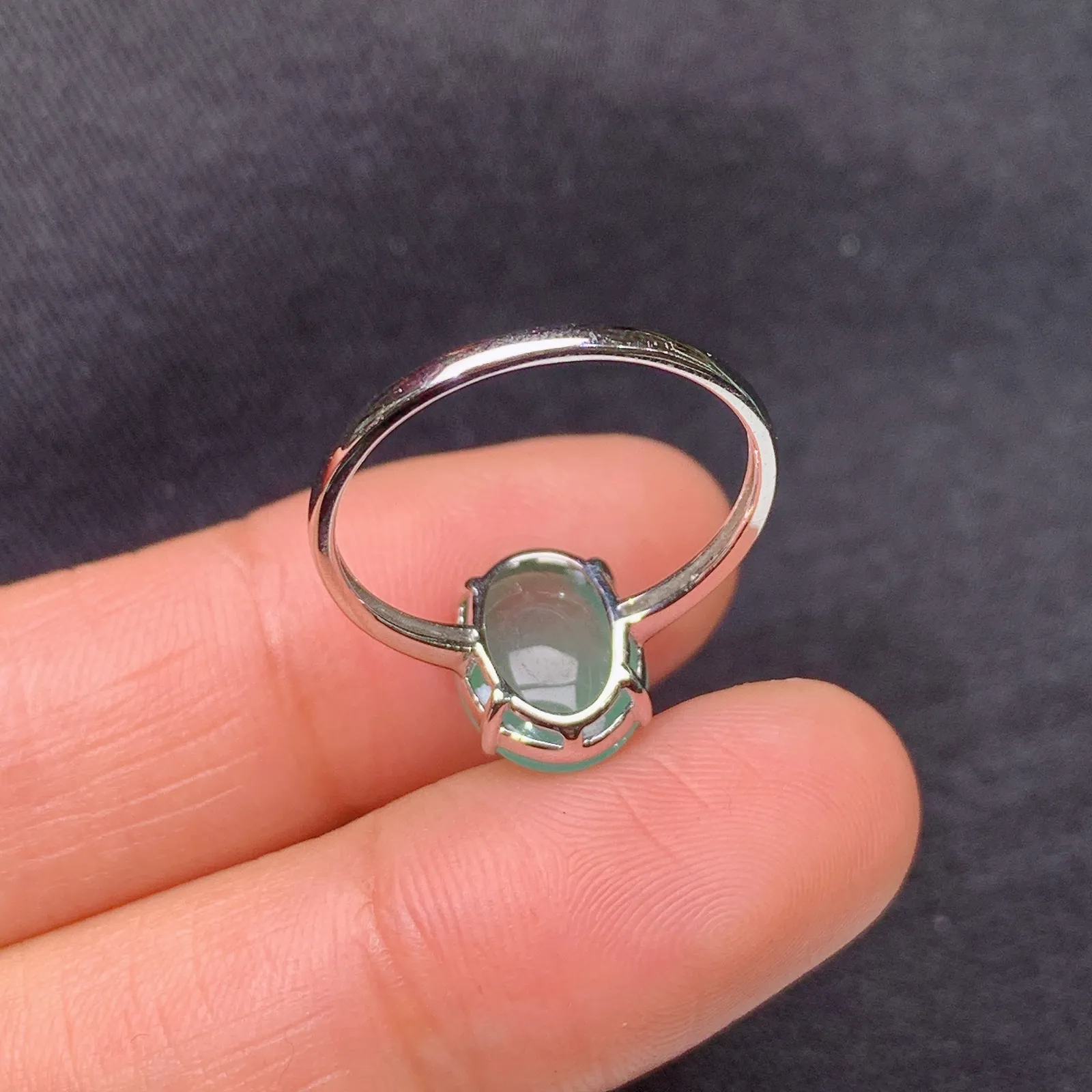 冰晴底蛋面戒指，18k金镶嵌，简约时尚，冰润细腻，种水足，By1 尺寸10.3*7.9*3.3 圈口14