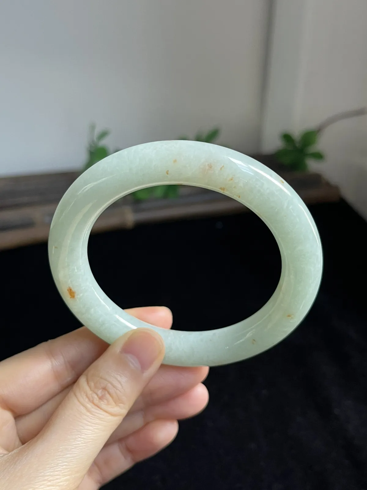 圆镯57圈口，翡翠糯化种绿色手镯