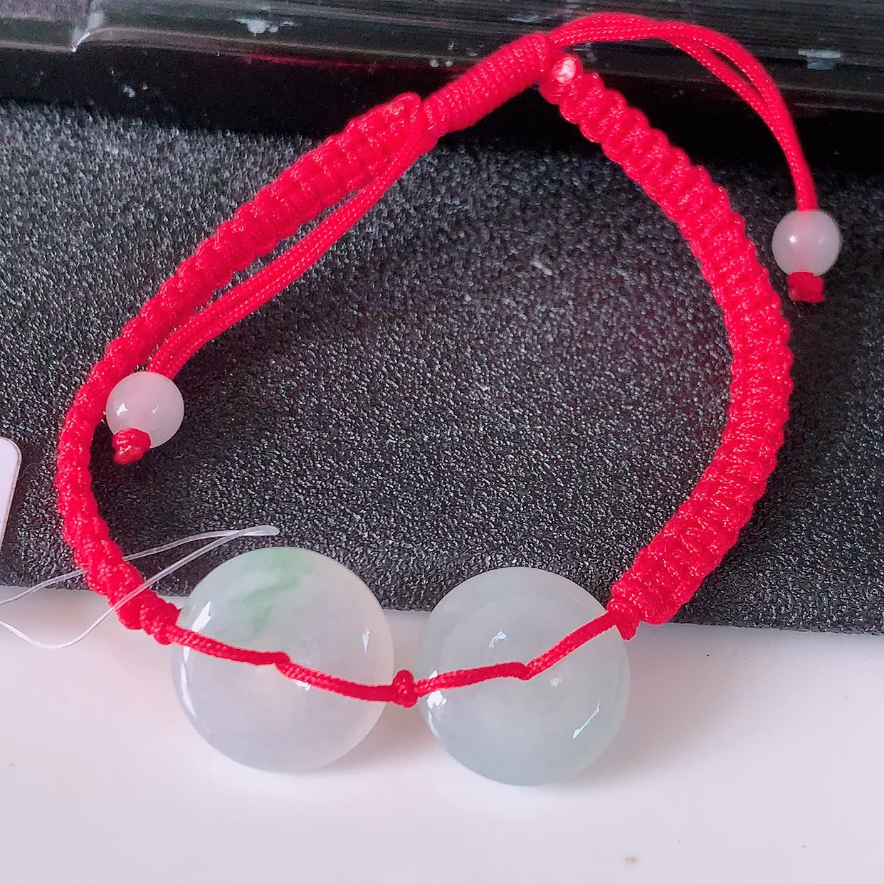 自然光实拍，冰种飘花翡翠平安扣手串手链，种老水足，冰清玉润  颜色漂亮  #46.4平安扣尺寸14.5*4.2