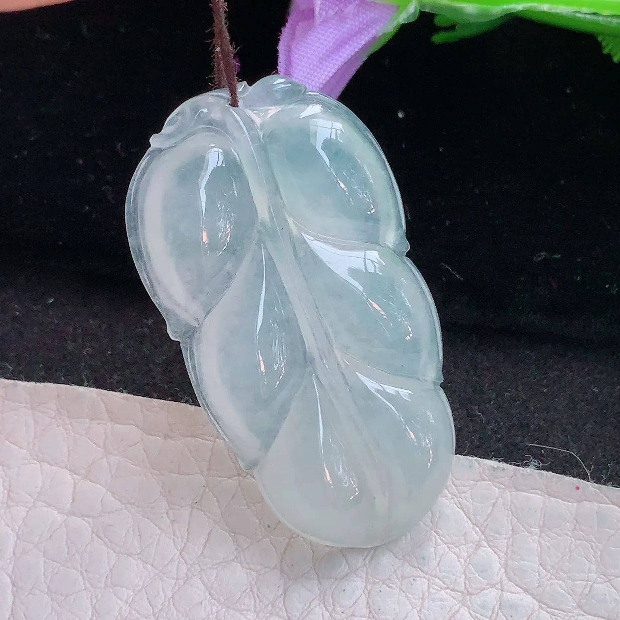 yn实拍41*22.5*4.8缅甸翡翠精雕冰纯金枝玉叶 叶子玉项坠 玉挂件