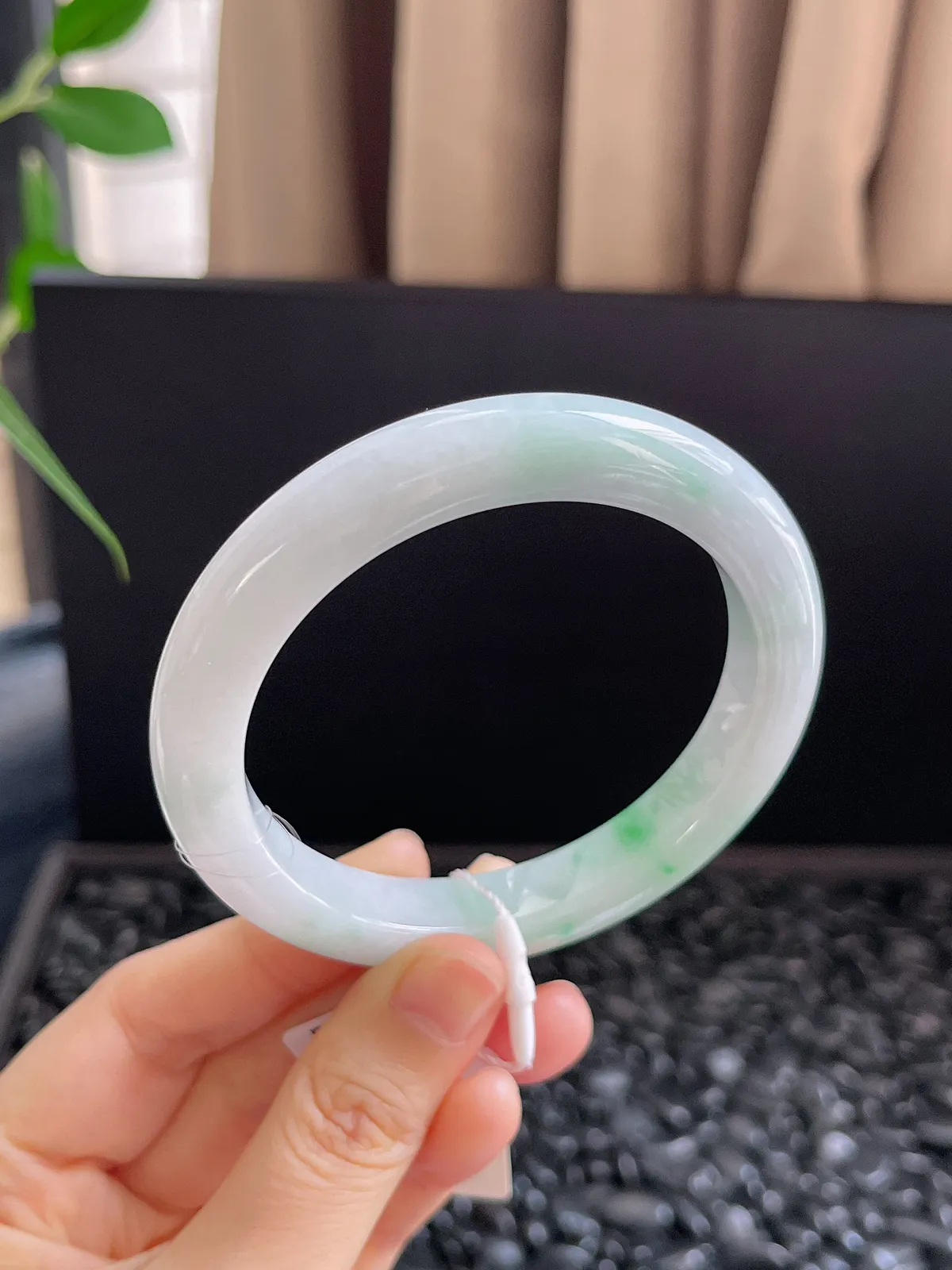 正圈57.1圈口，翡翠糯化种飘绿手镯