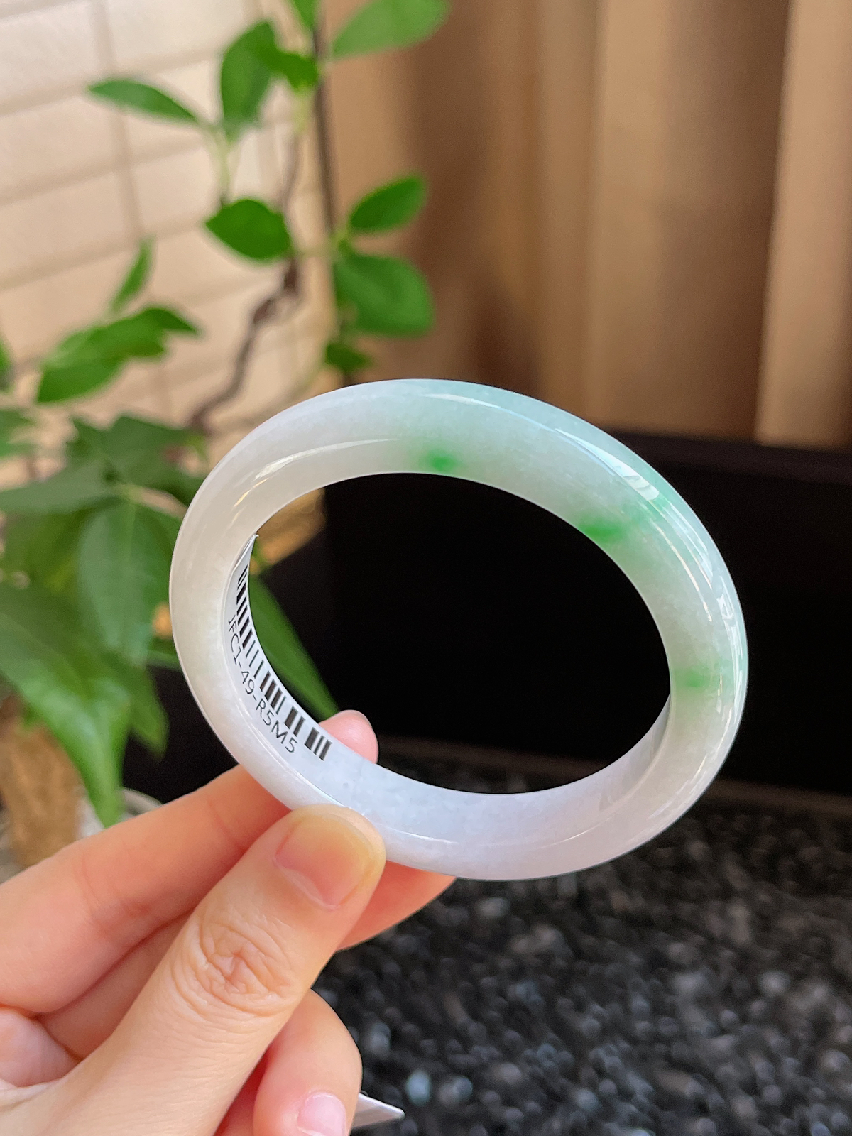 正圈54.1圈口，翡翠糯化种飘绿手镯