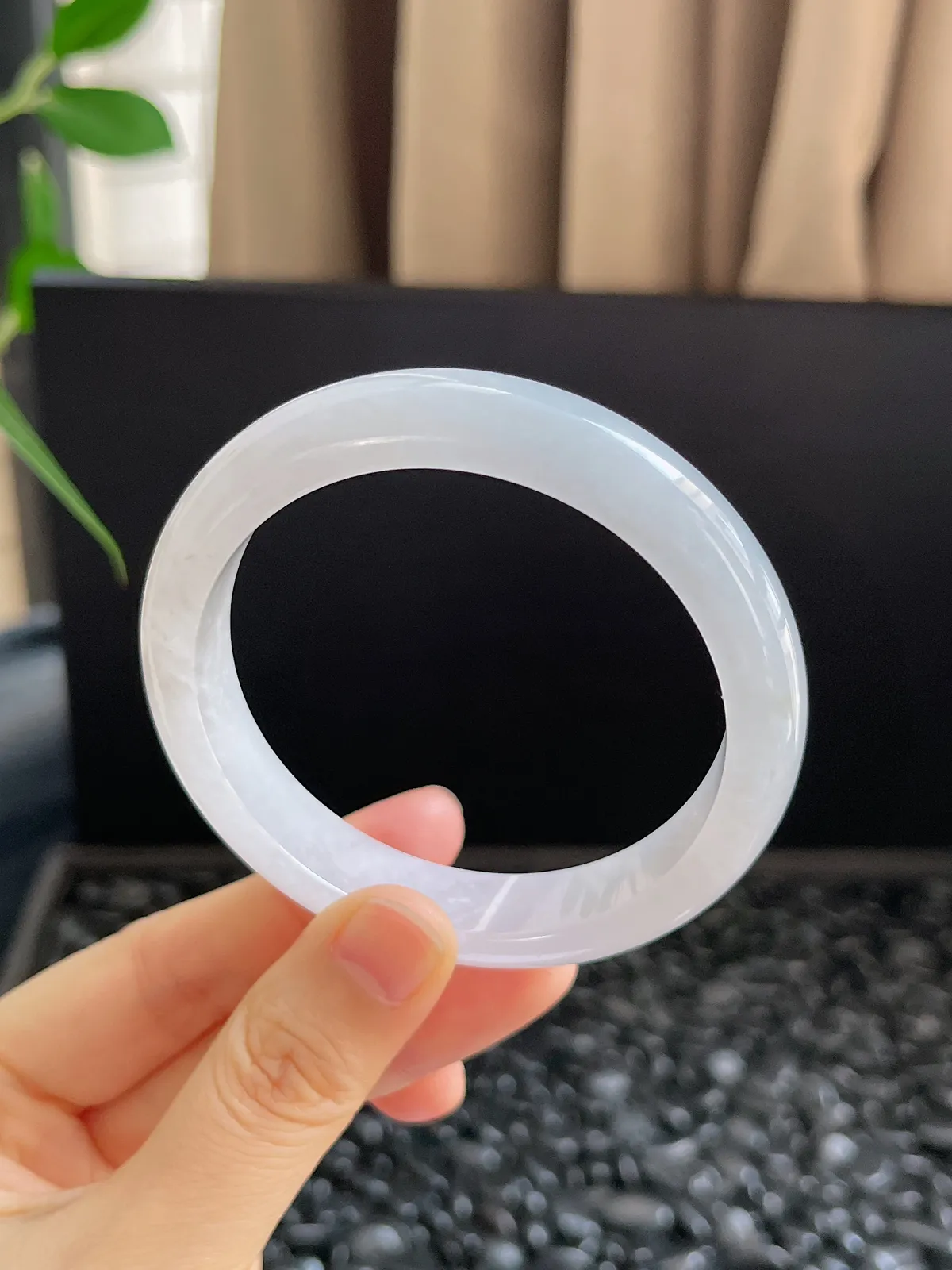 正圈56.1圈口，翡翠糯化种白色手镯