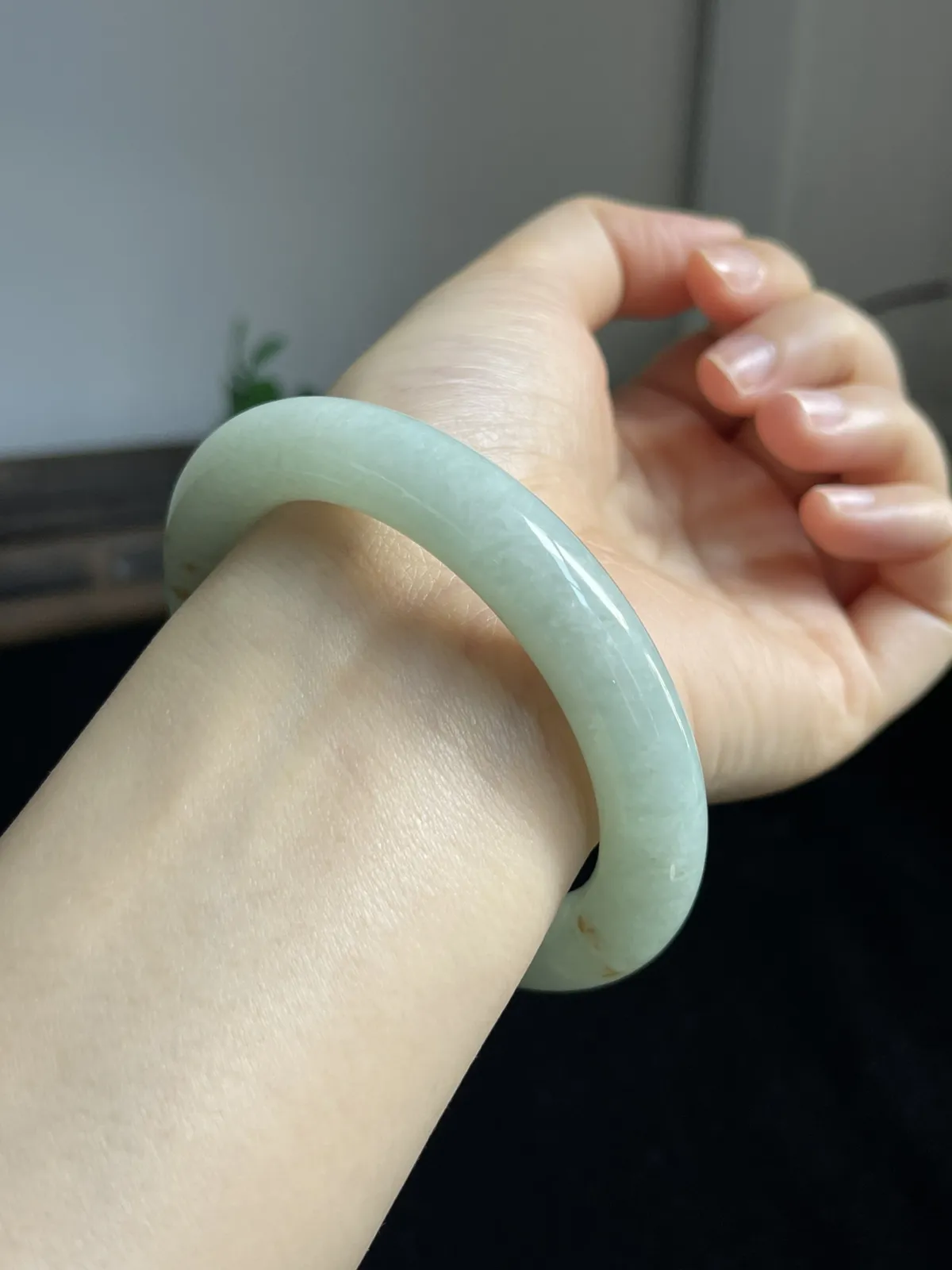 圆镯57圈口，翡翠糯化种绿色手镯