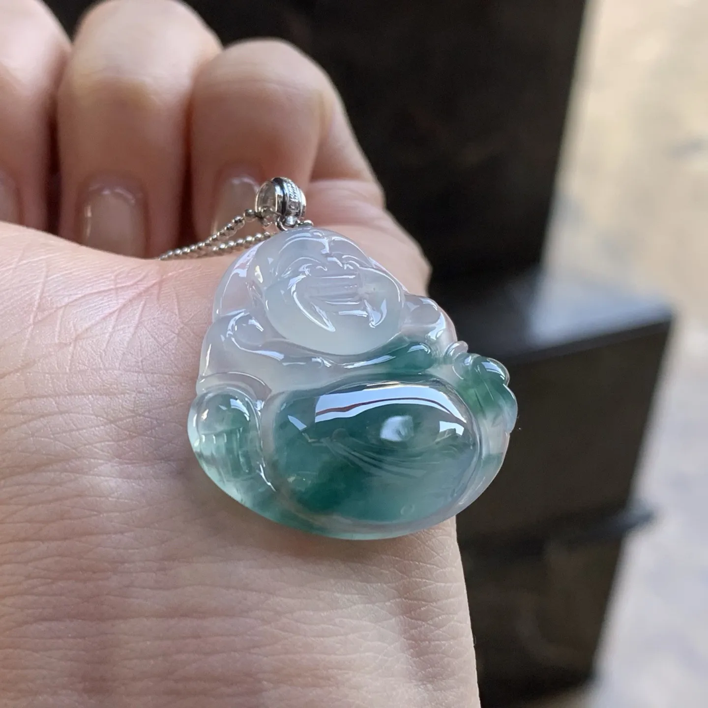 冰种飘花坐佛
花色浓郁