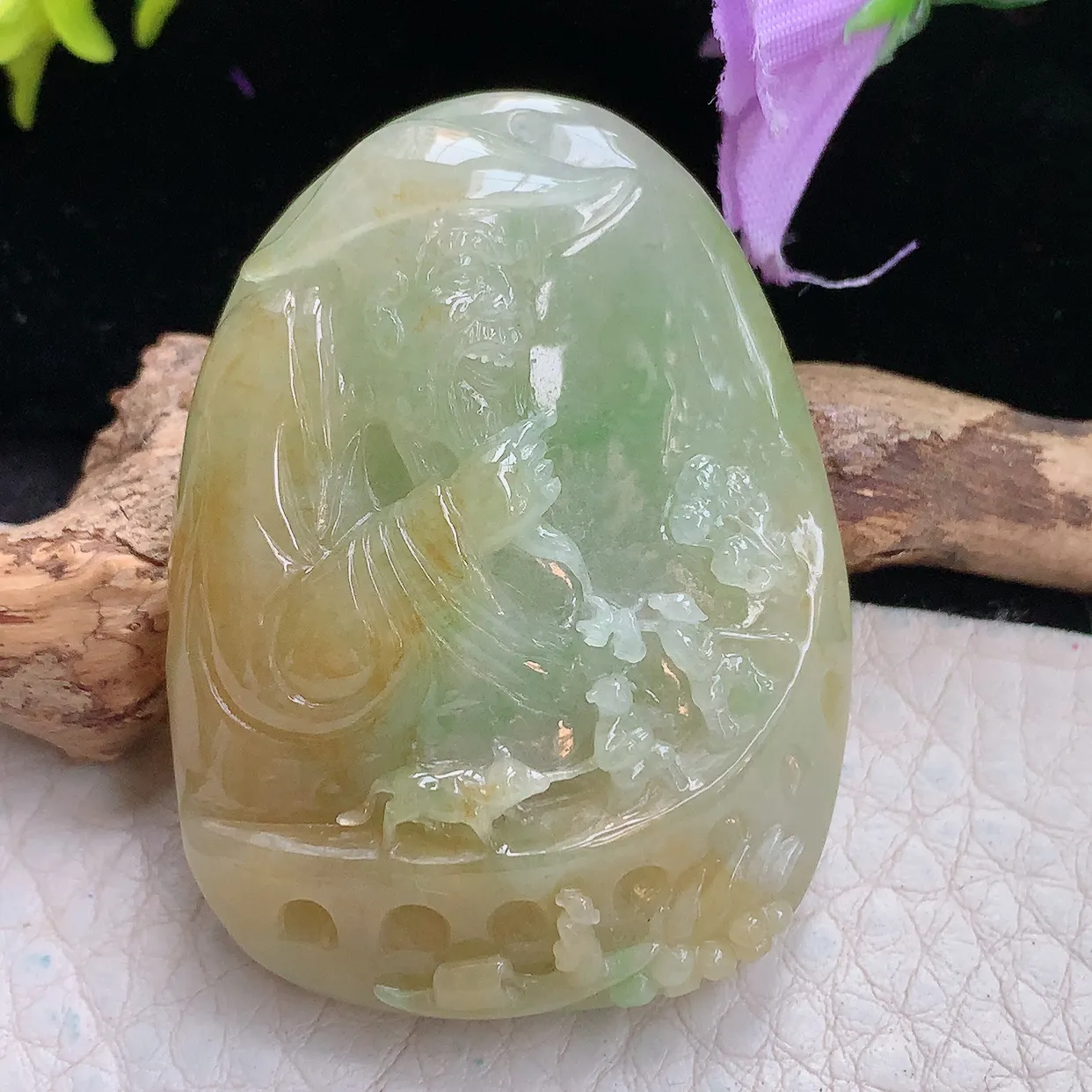 lz实拍46.2*35*13.6缅甸翡翠精雕黄加绿一本万利玉项坠 玉挂件