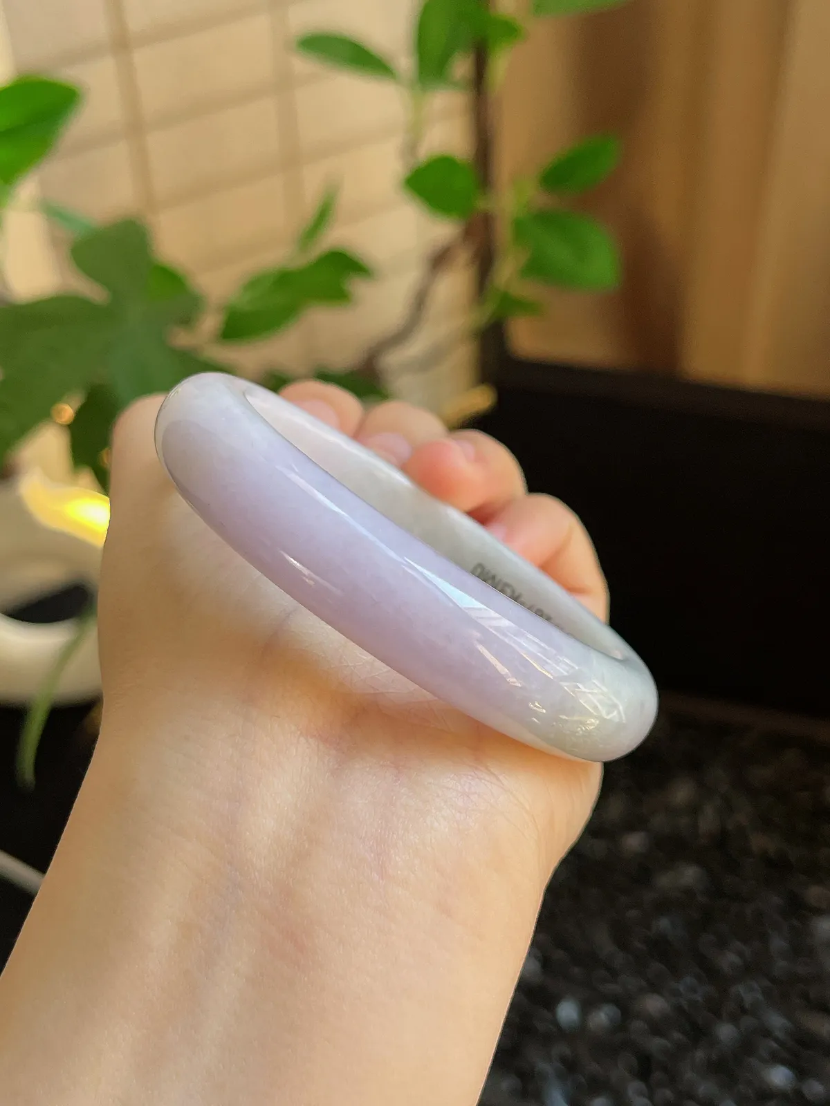 正圈56.7圈口，翡翠糯化种淡紫色手镯