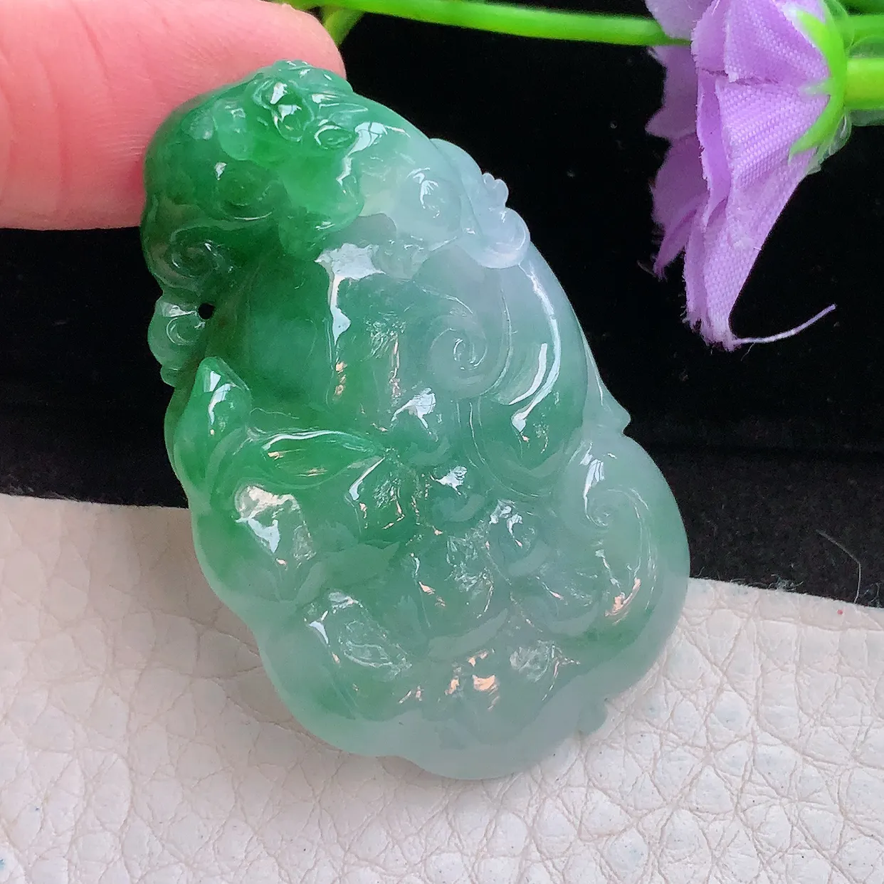 lz实拍48.6*30*10.5缅甸翡翠精雕冰飘绿貔貅瑞云如意玉项坠 玉挂件