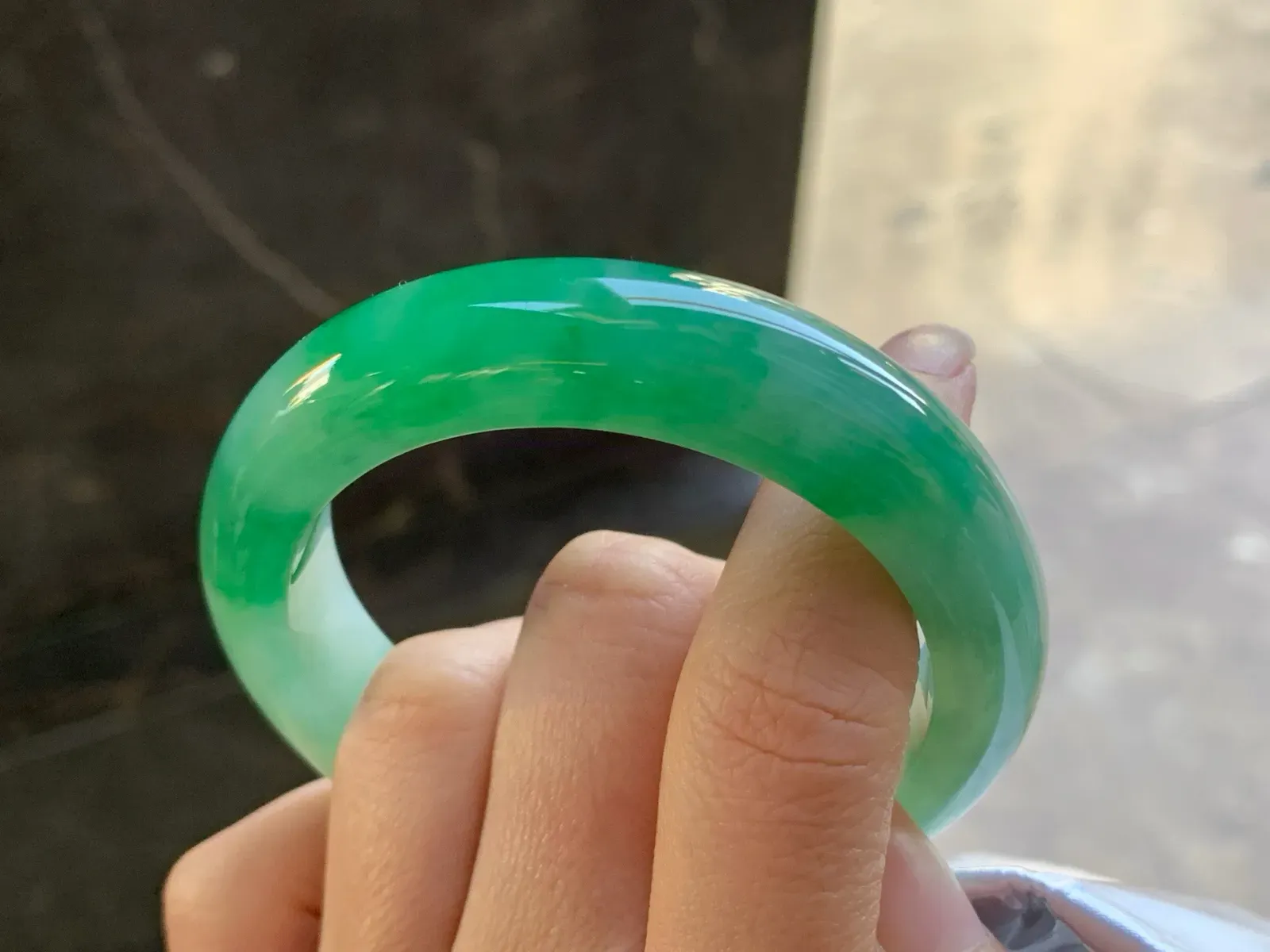 52.5-13.2-9.1

阳绿色手镯^_^颜色好看细腻