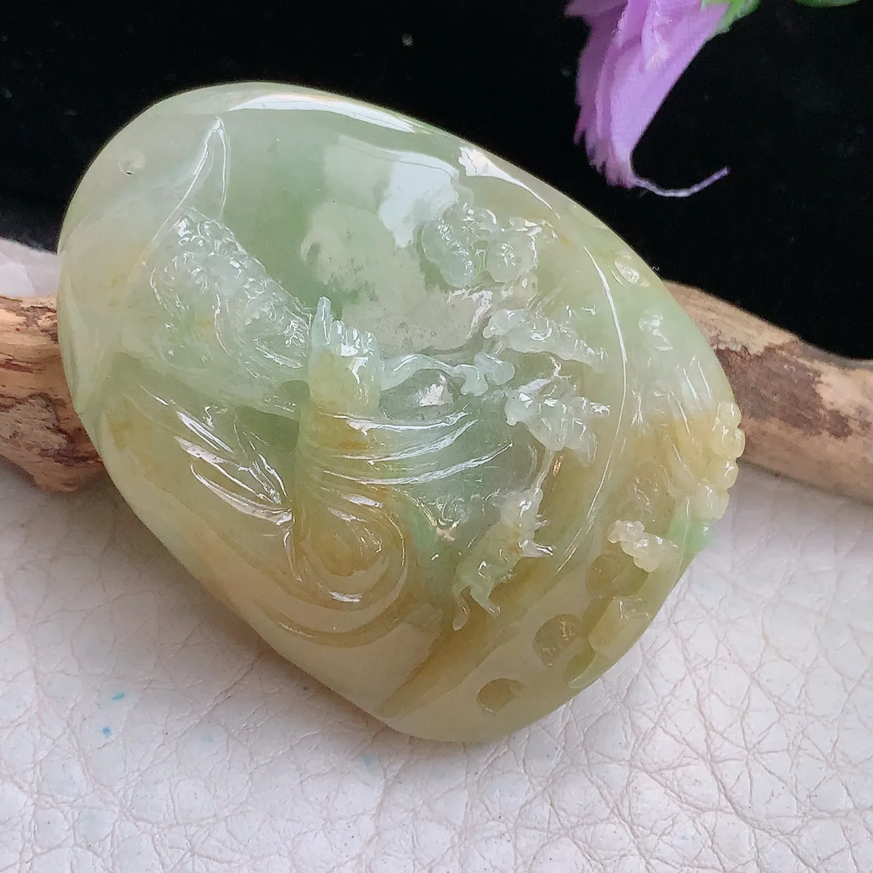 lz实拍46.2*35*13.6缅甸翡翠精雕黄加绿一本万利玉项坠 玉挂件