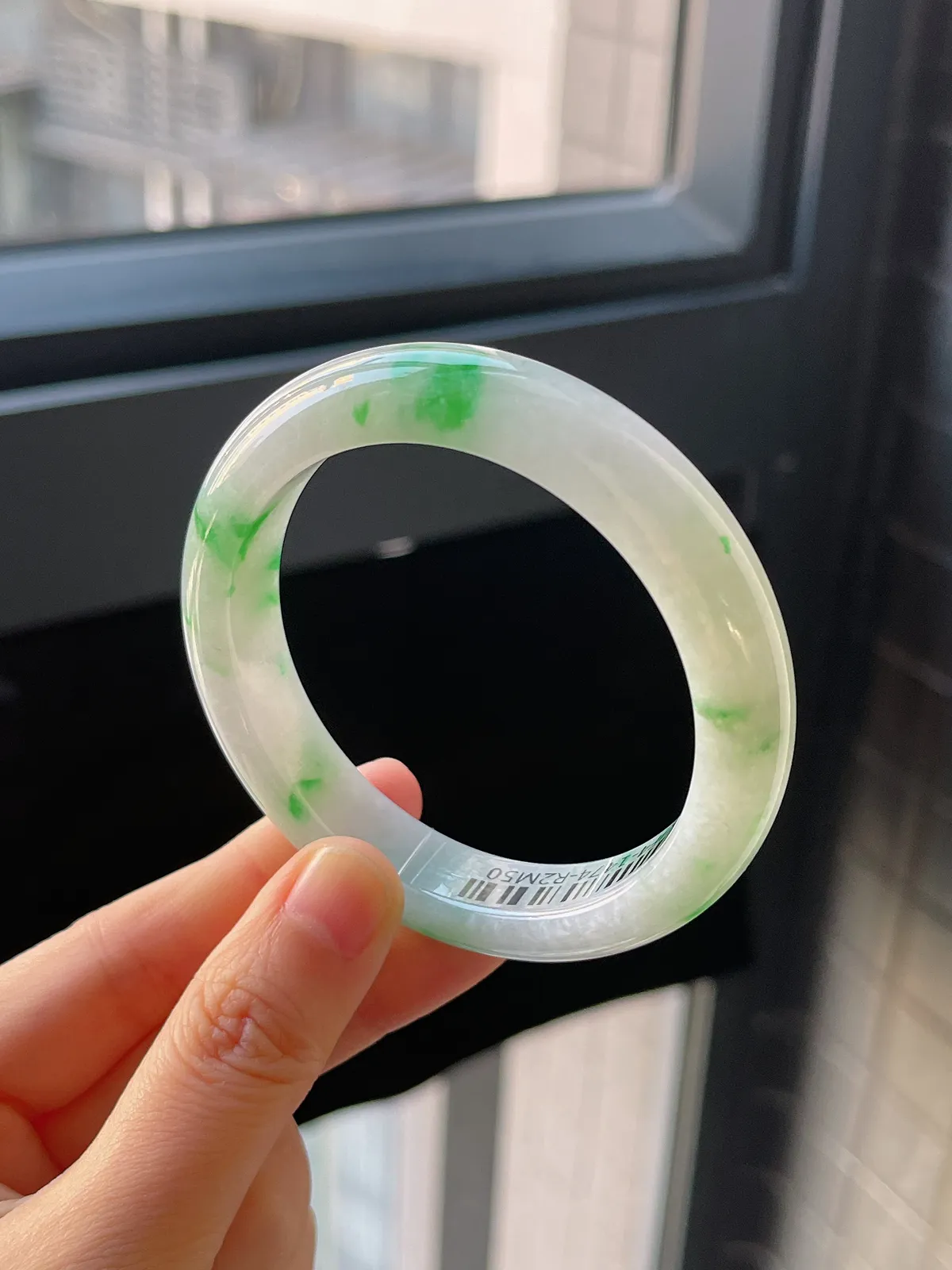 正圈55.7圈口，翡翠糯化种飘绿手镯