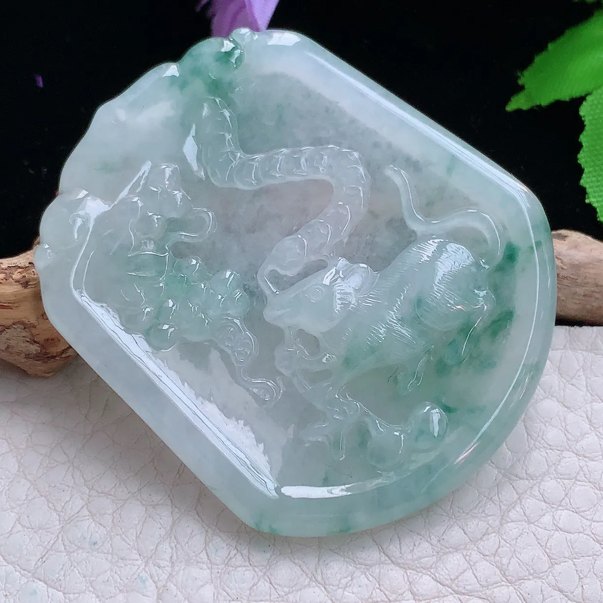 yn实拍54*45.5*4.8缅甸翡翠精雕冰飘花招财鼠生肖鼠玉项坠 玉挂件