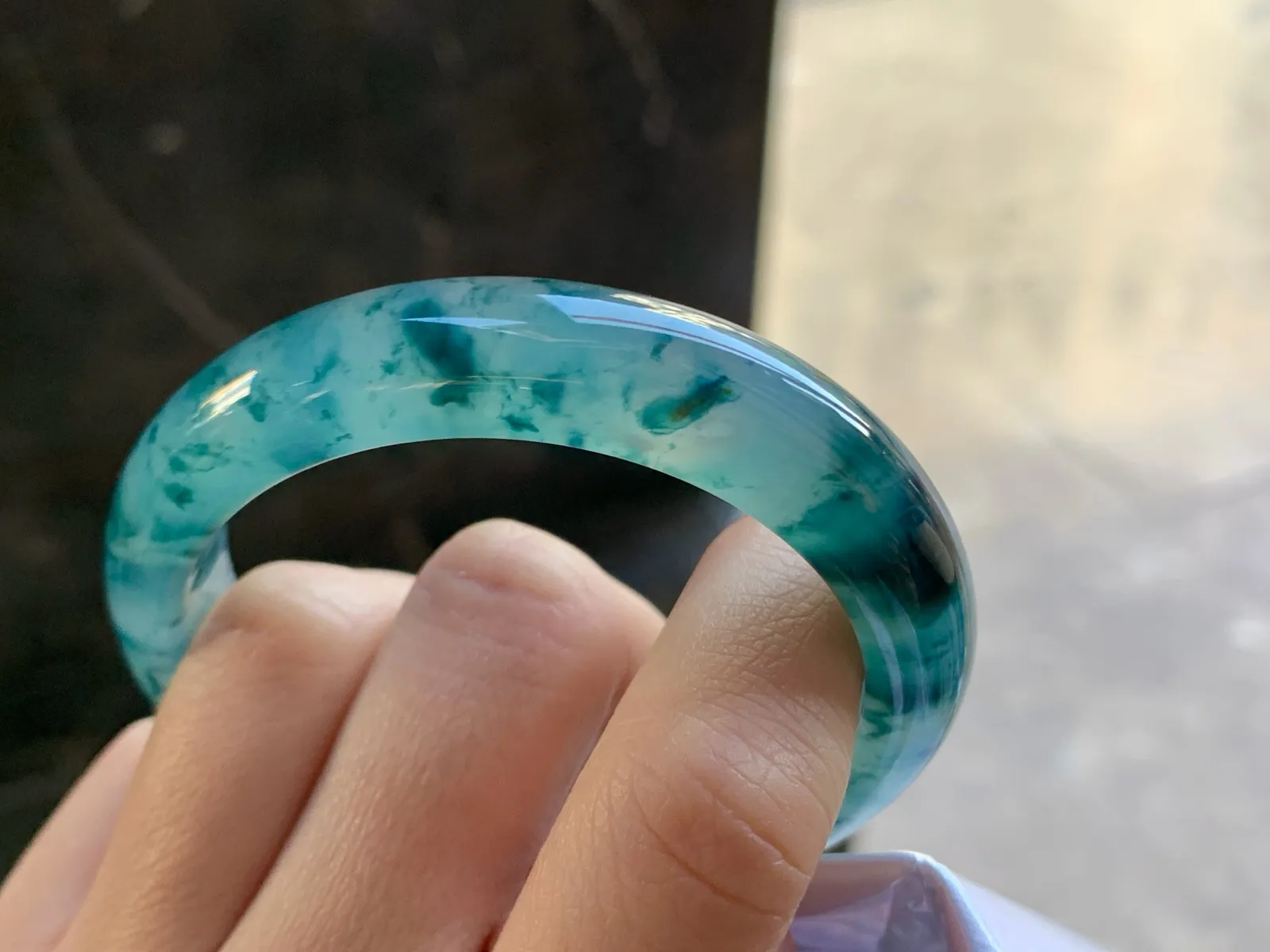 55.8-11.7-7.6

蓝花贵妃手镯^_^飘花浓郁 鲜艳 正圈53可以带