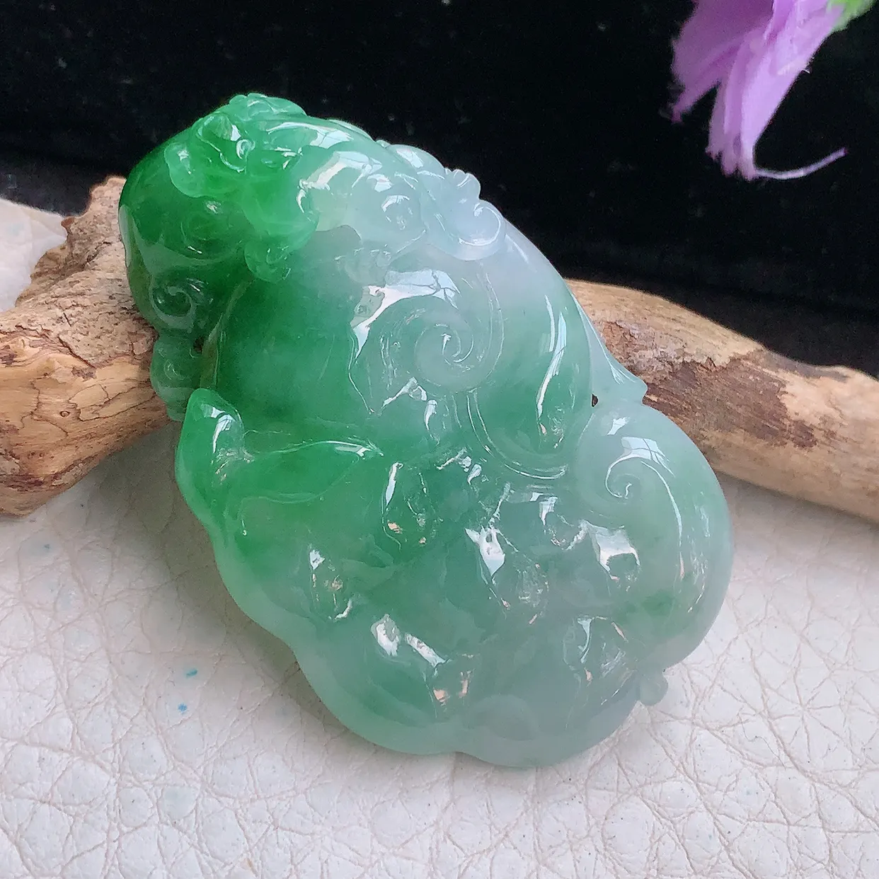 lz实拍48.6*30*10.5缅甸翡翠精雕冰飘绿貔貅瑞云如意玉项坠 玉挂件