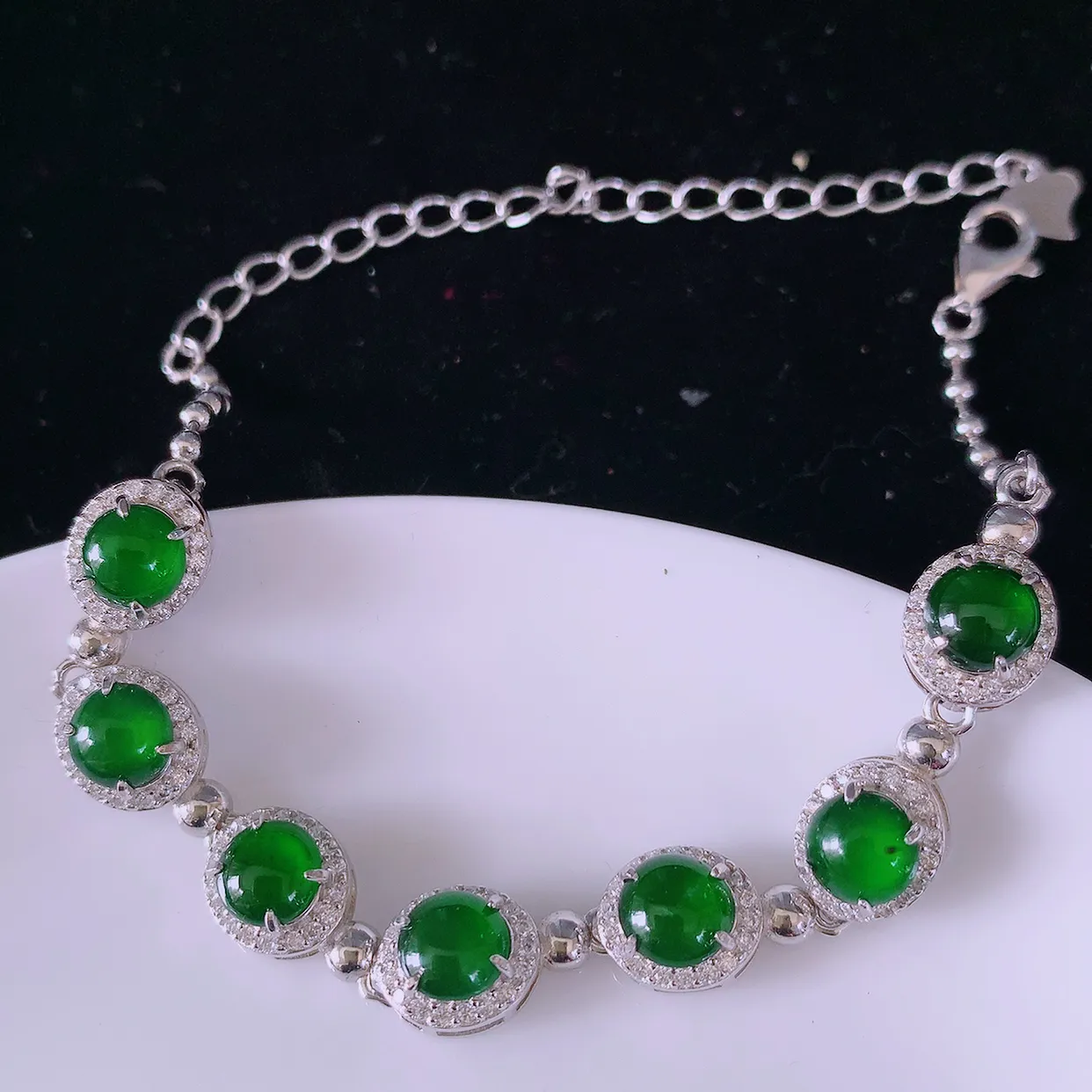 冰透满绿翡翠925银镶嵌手链，自然光实拍，翠色灵动，颜色漂亮，种老水足，品相佳，佩戴佳品！#97.4