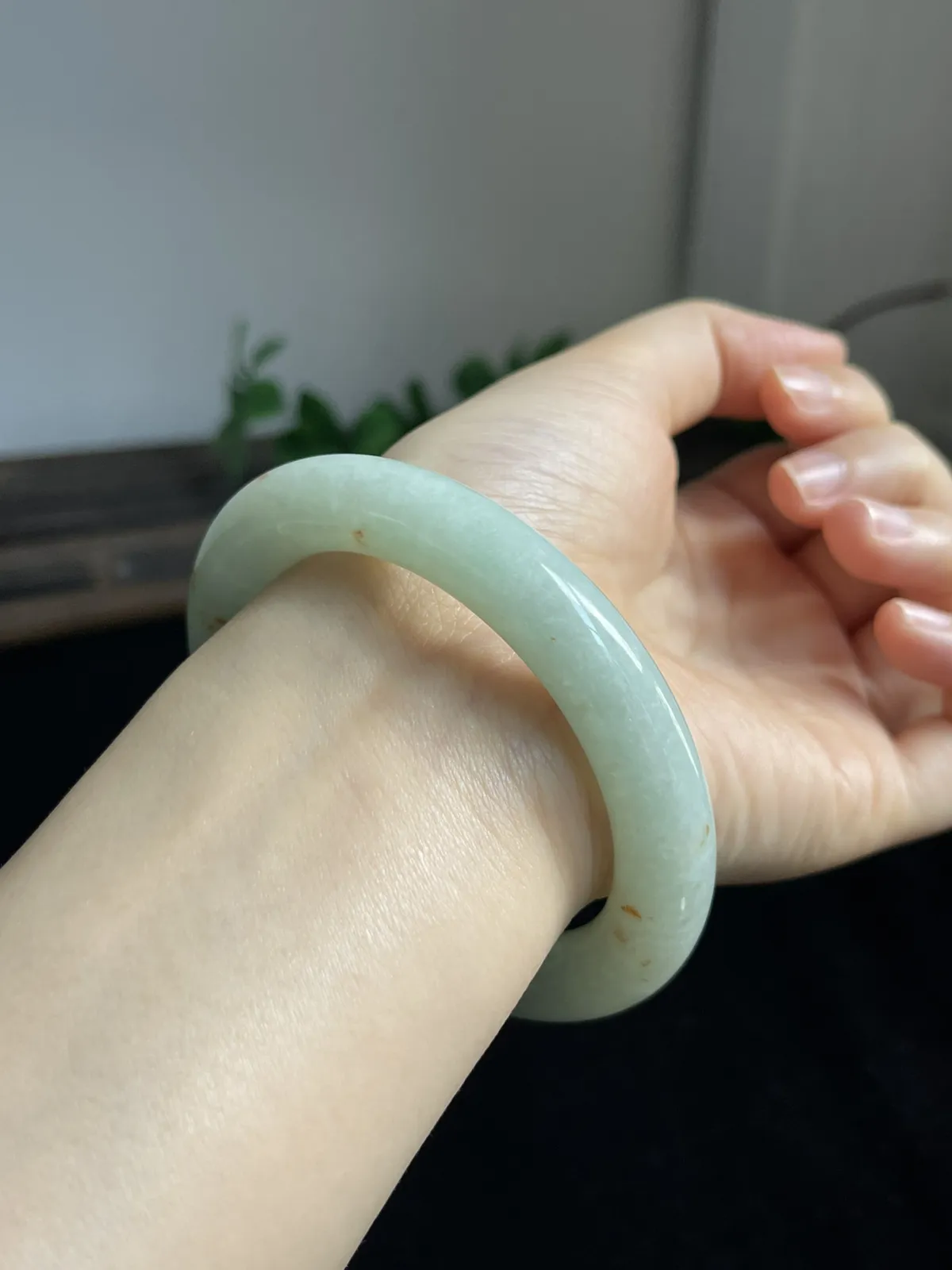 圆镯57圈口，翡翠糯化种绿色手镯