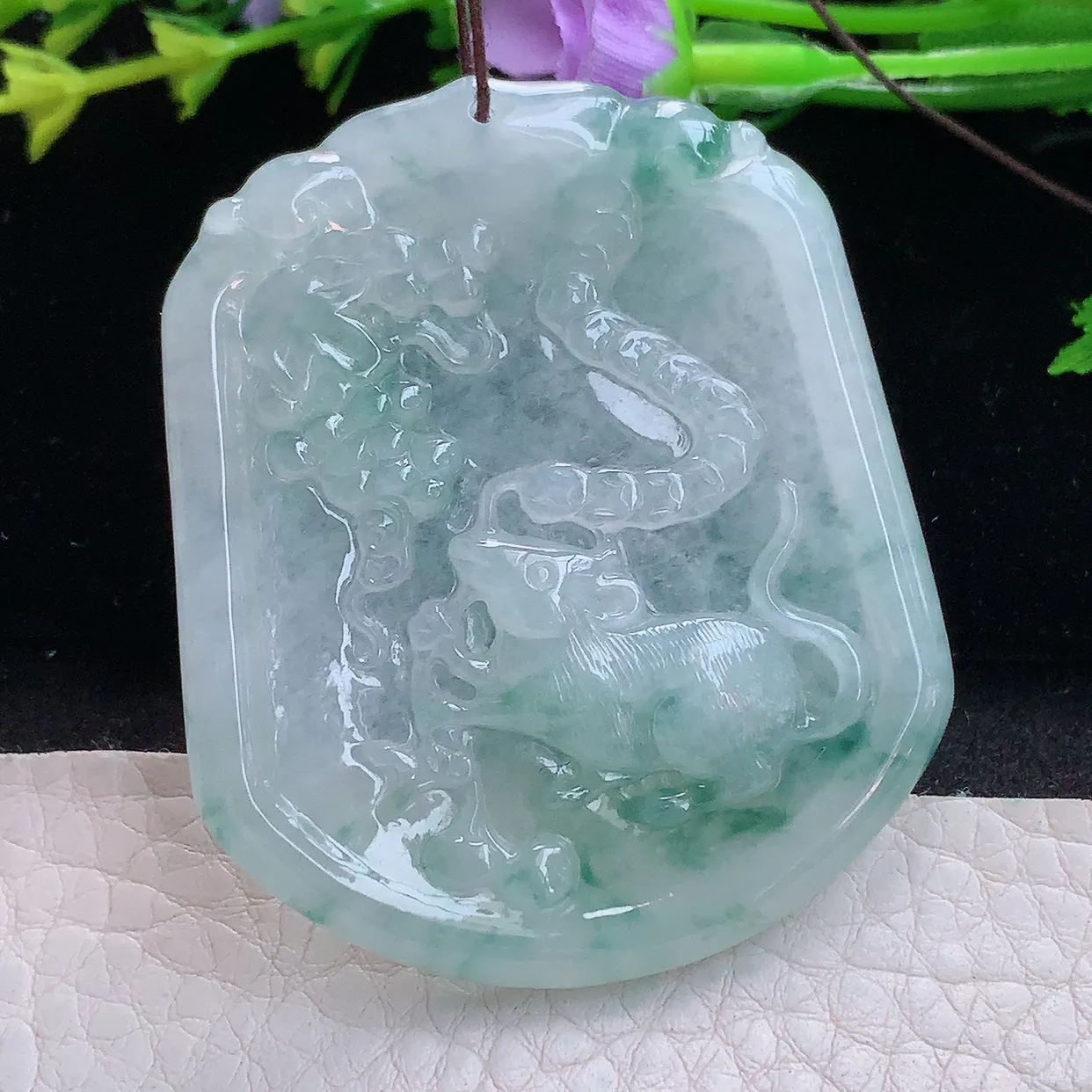 yn实拍54*45.5*4.8缅甸翡翠精雕冰飘花招财鼠生肖鼠玉项坠 玉挂件