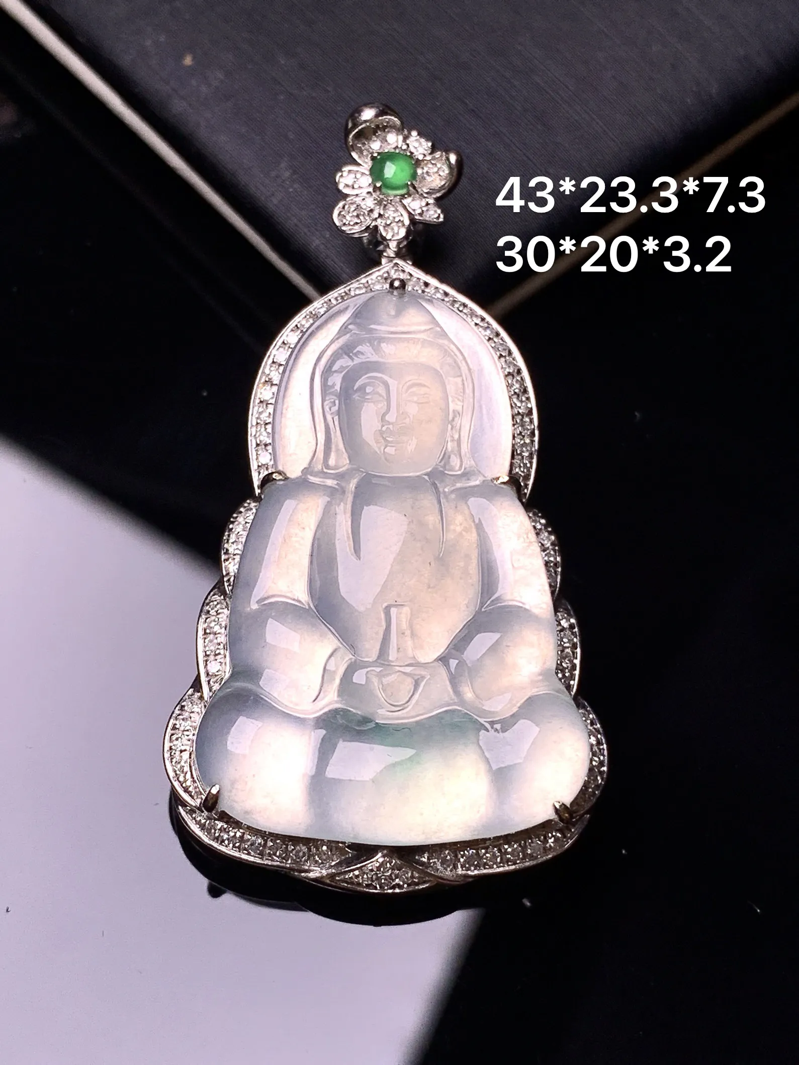 18k金钻镶嵌冰种观音菩萨吊坠 玉质细腻 色泽艳丽清新 整体尺寸43*23.3*7.3