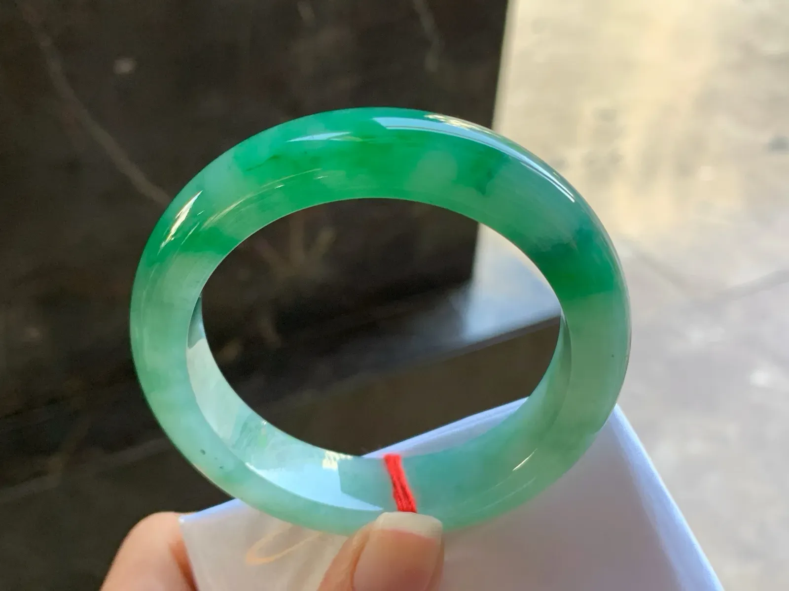 52.5-13.2-9.1

阳绿色手镯^_^颜色好看细腻