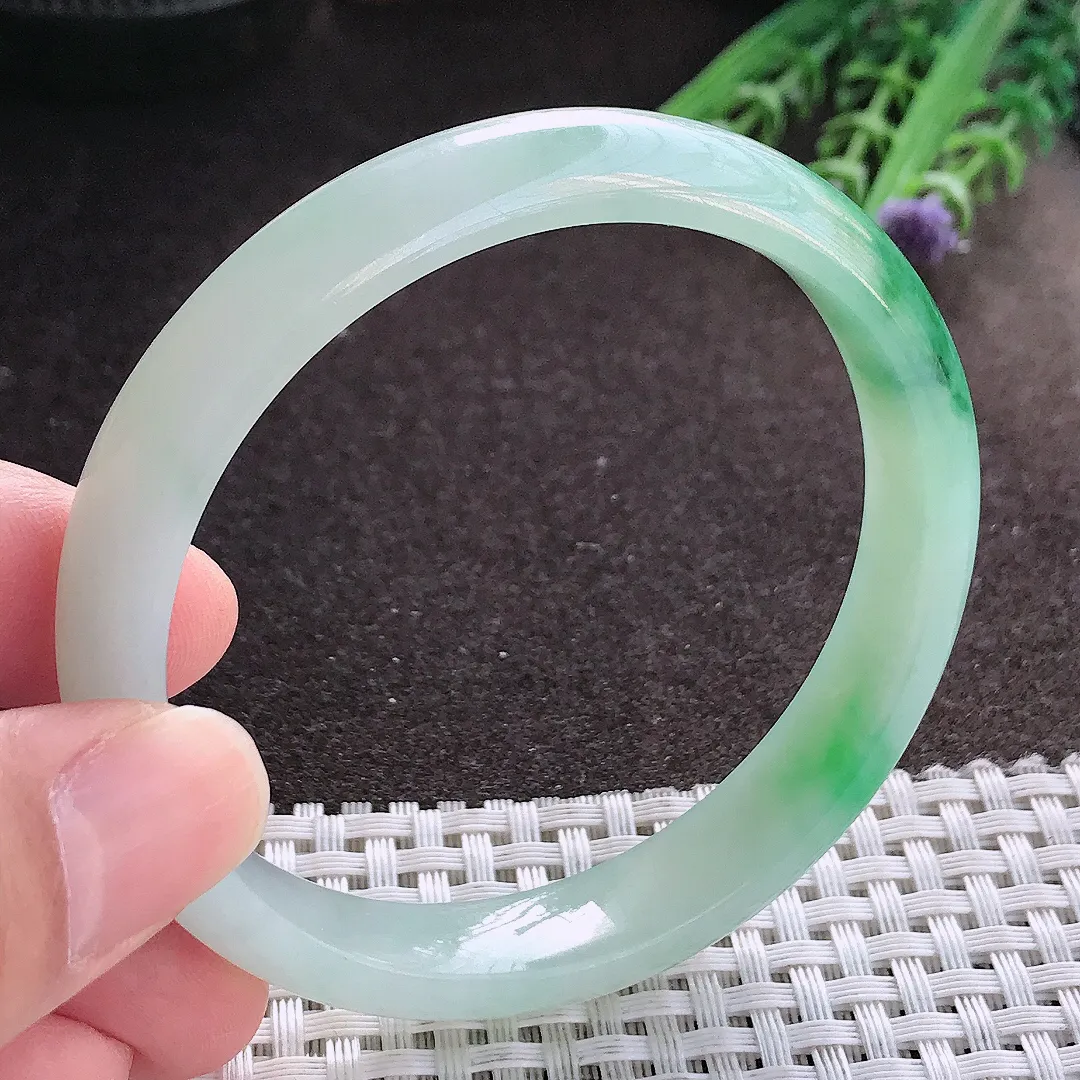 实拍A货翡翠57.5/11/6.8老坑冰润起胶飘绿手镯宽边玉镯手环